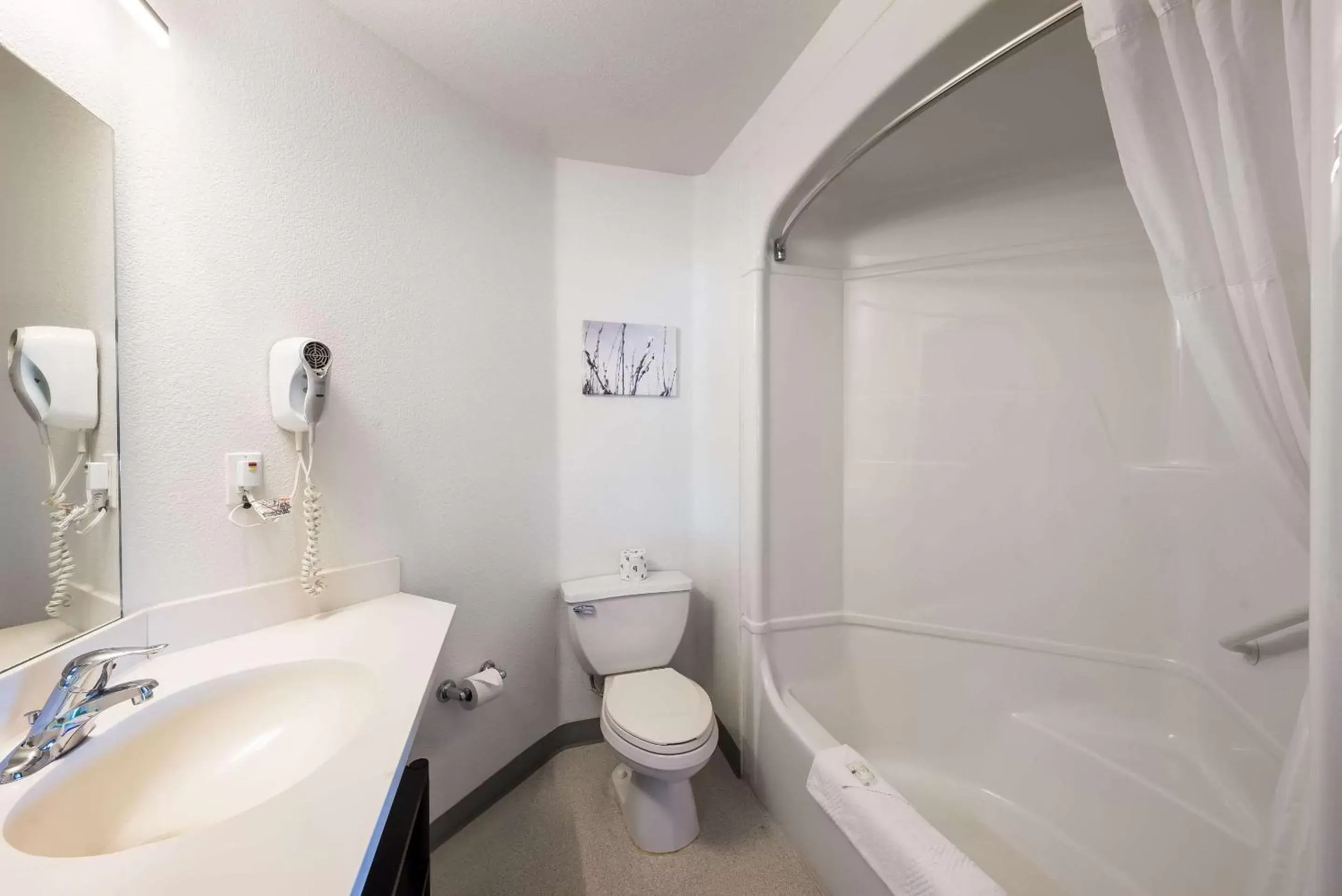 Bedroom, Bathroom in Quality Inn Yuba City-Marysville