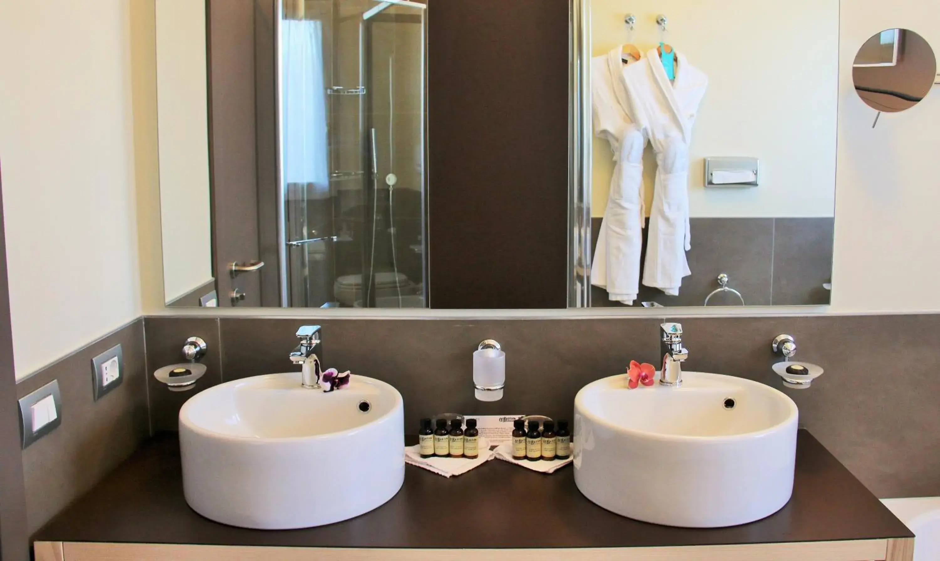 Staff, Bathroom in Pullman Timi Ama Sardegna