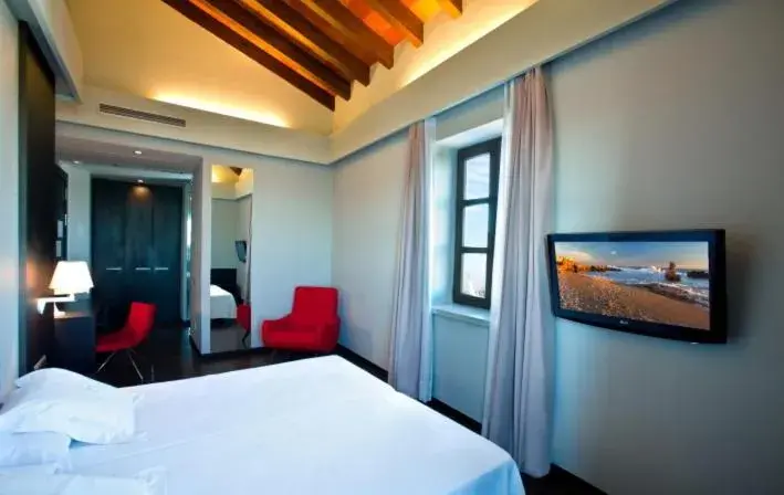 Bed, TV/Entertainment Center in Hotel El Raset