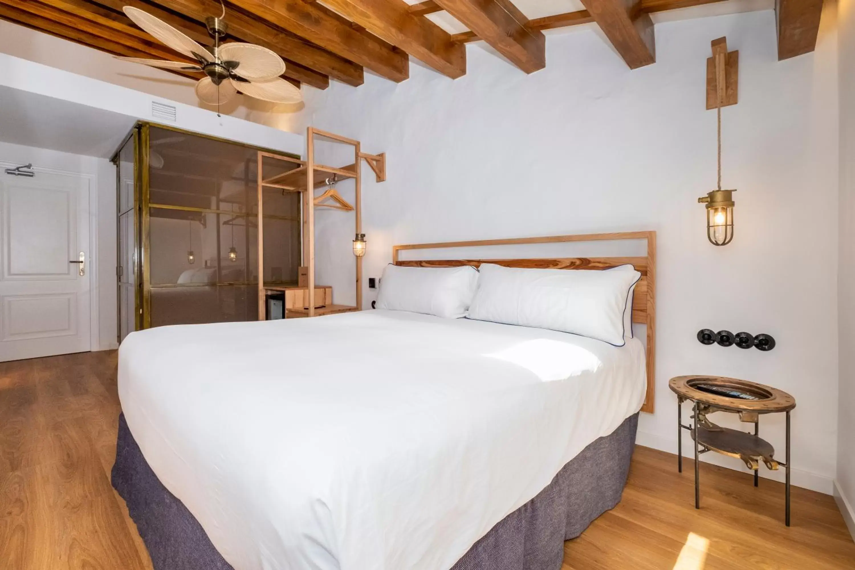 Photo of the whole room, Bed in Nao Catedral Boutique Hotel