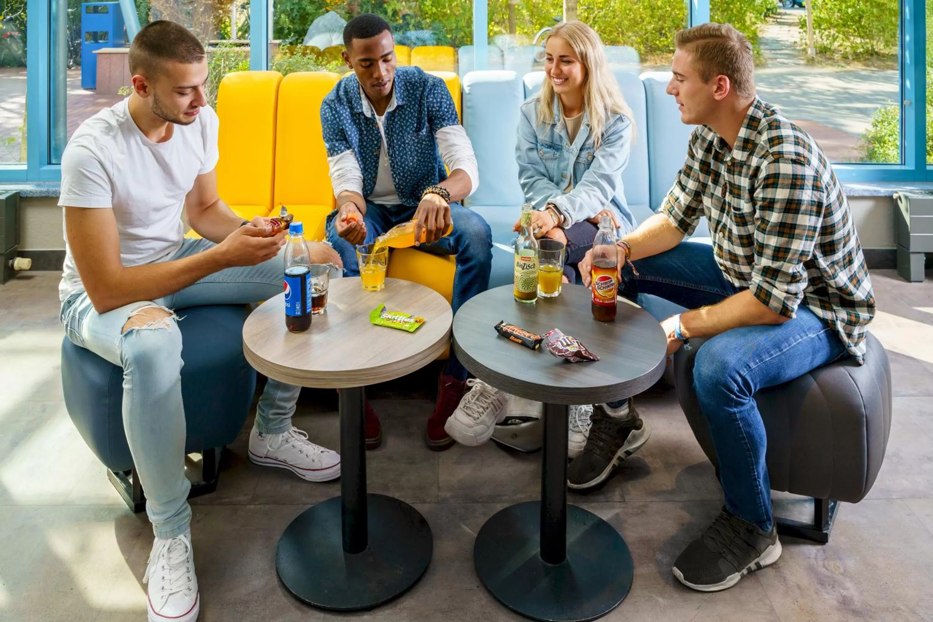 Lounge or bar in a&o Hamburg Hammer Kirche