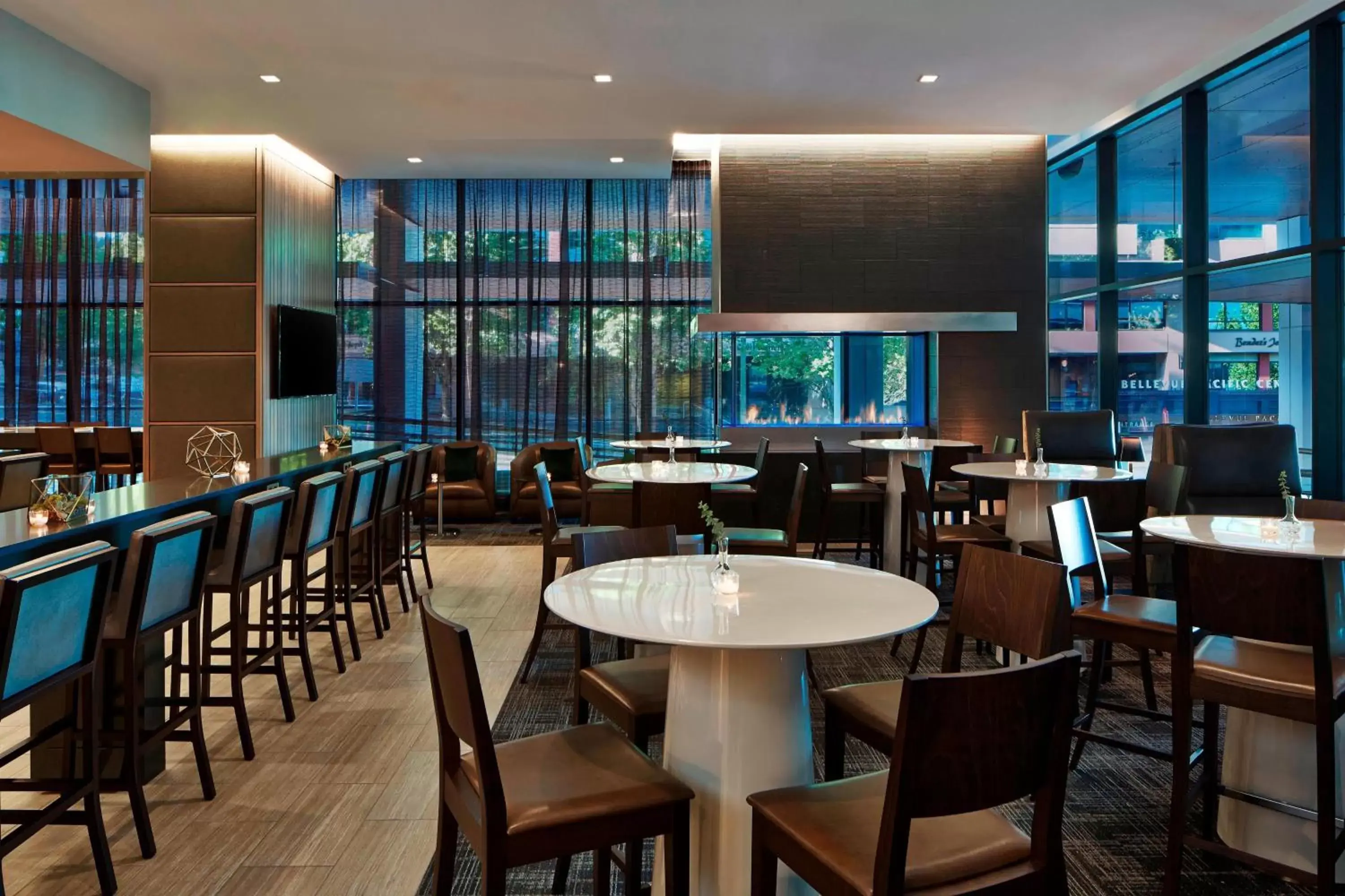 Lounge or bar, Restaurant/Places to Eat in AC Hotel by Marriott Seattle Bellevue/Downtown