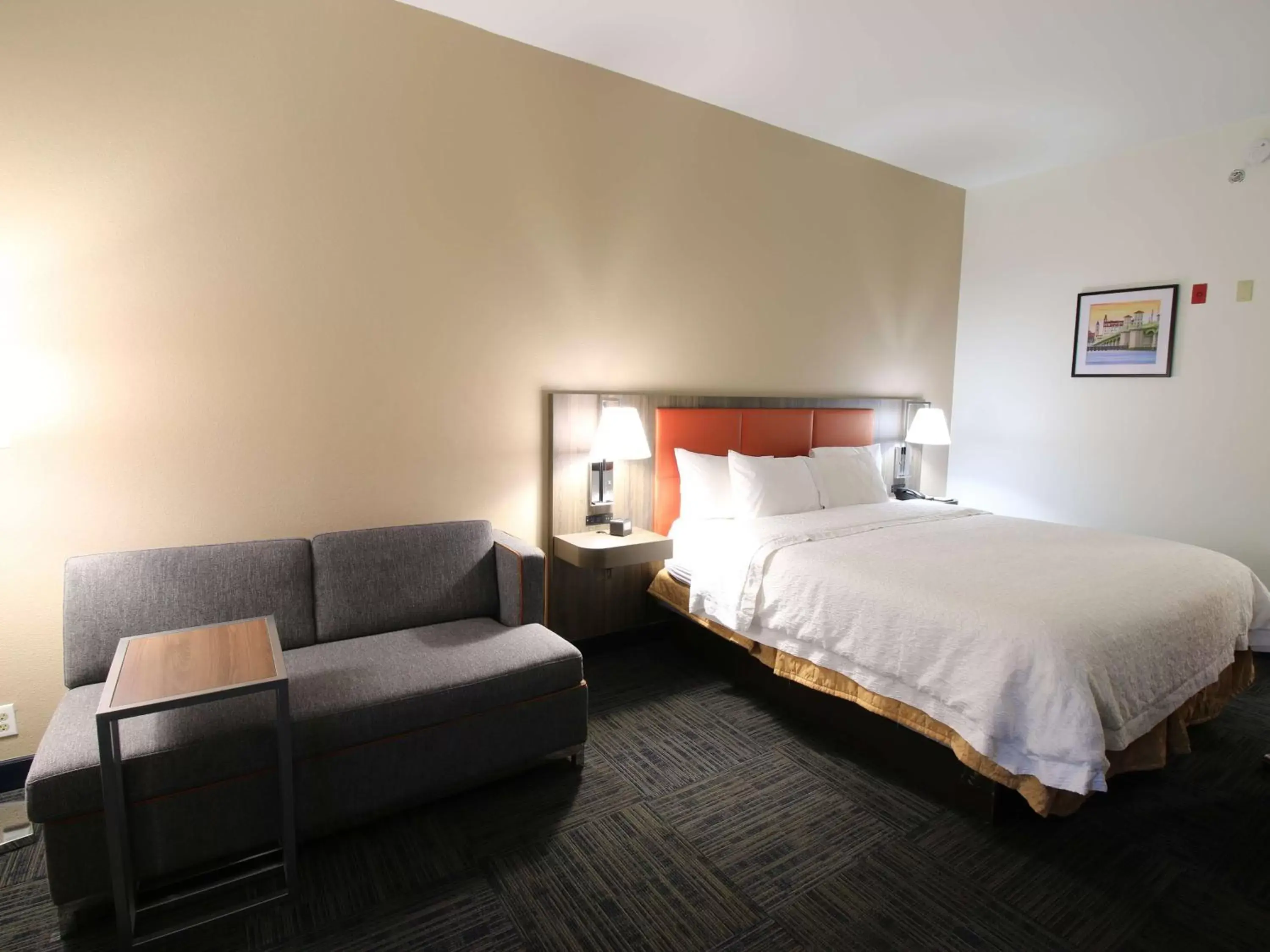 Living room, Bed in Hampton Inn Saint Augustine-I-95 Living room, Bed in Hampton Inn Saint Augustine-I-95