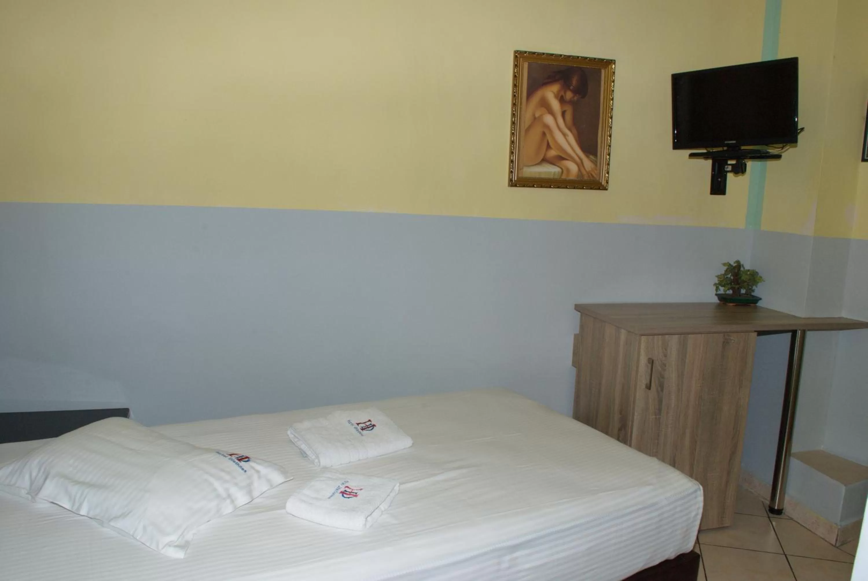 Bed in Diethnes Hotel