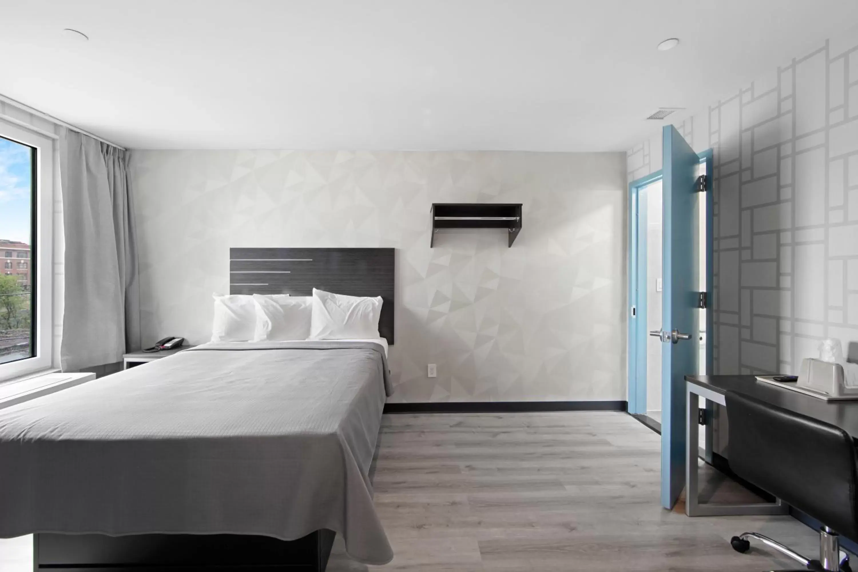 Bedroom, Bed in Hotel 365 Bronx - Yankee Stadium
