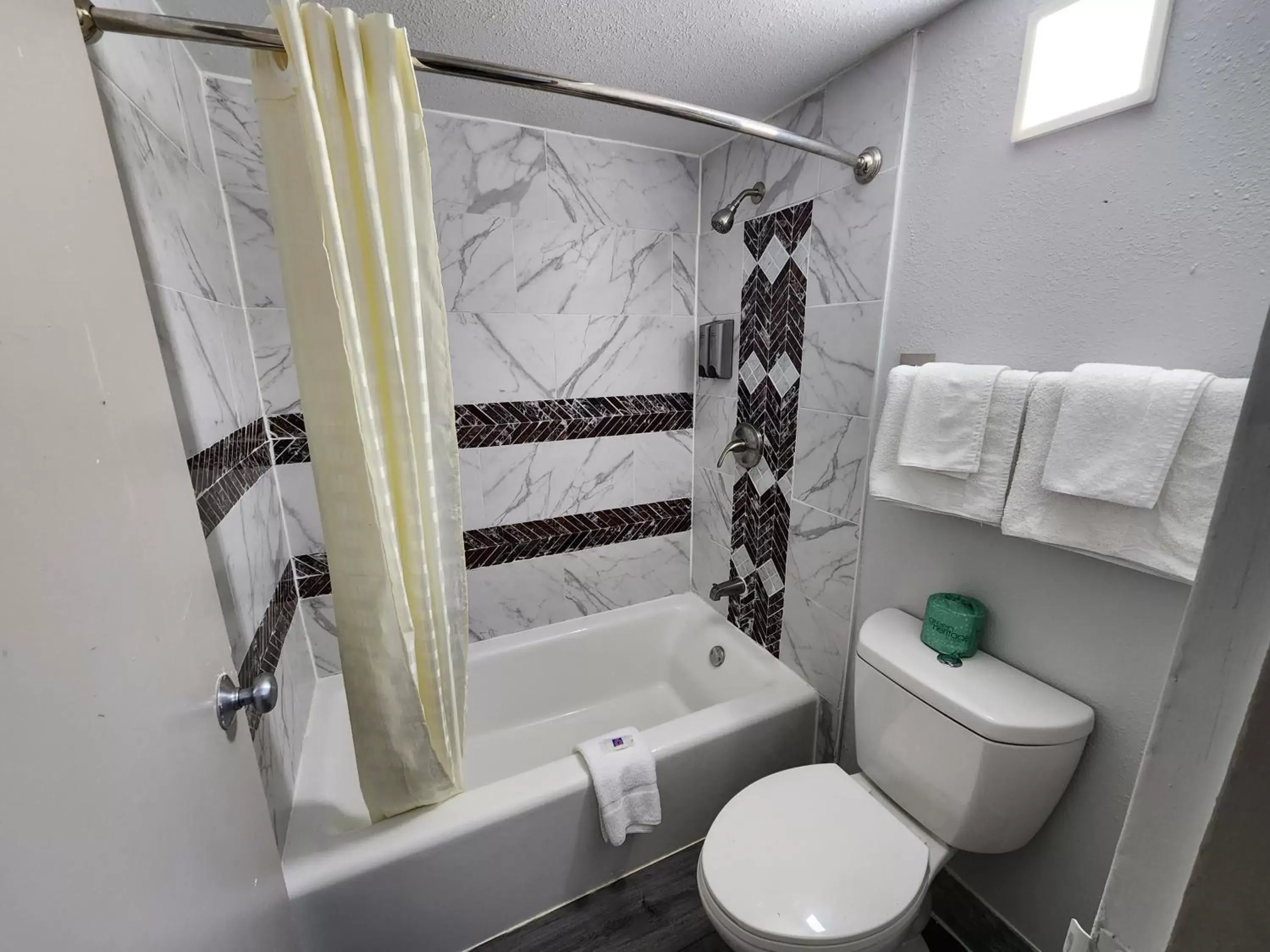 Shower, Bathroom in Motel 6 North Little Rock, AR-JFK Blvd