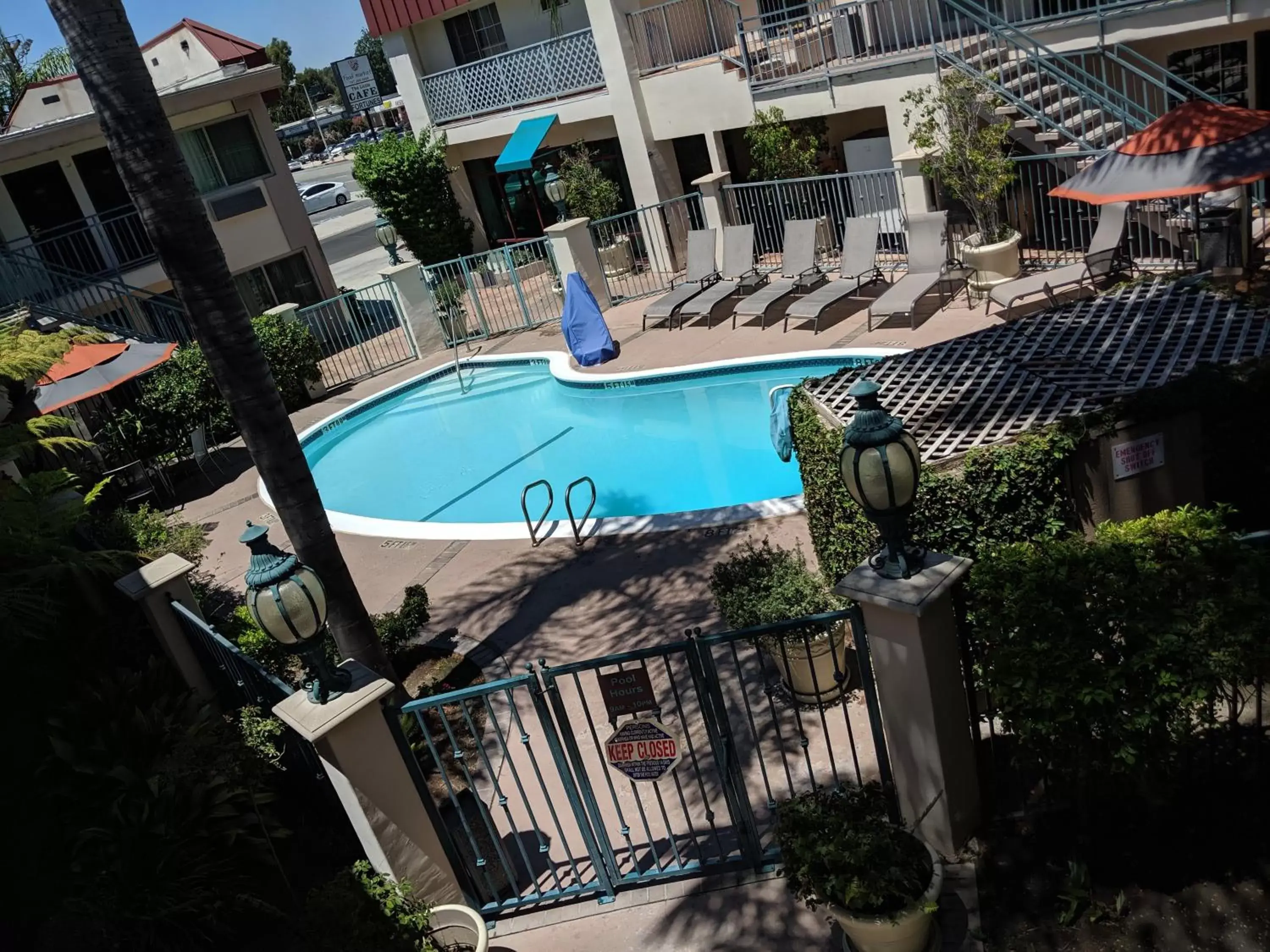 Swimming pool, Pool View in Tarzana Inn