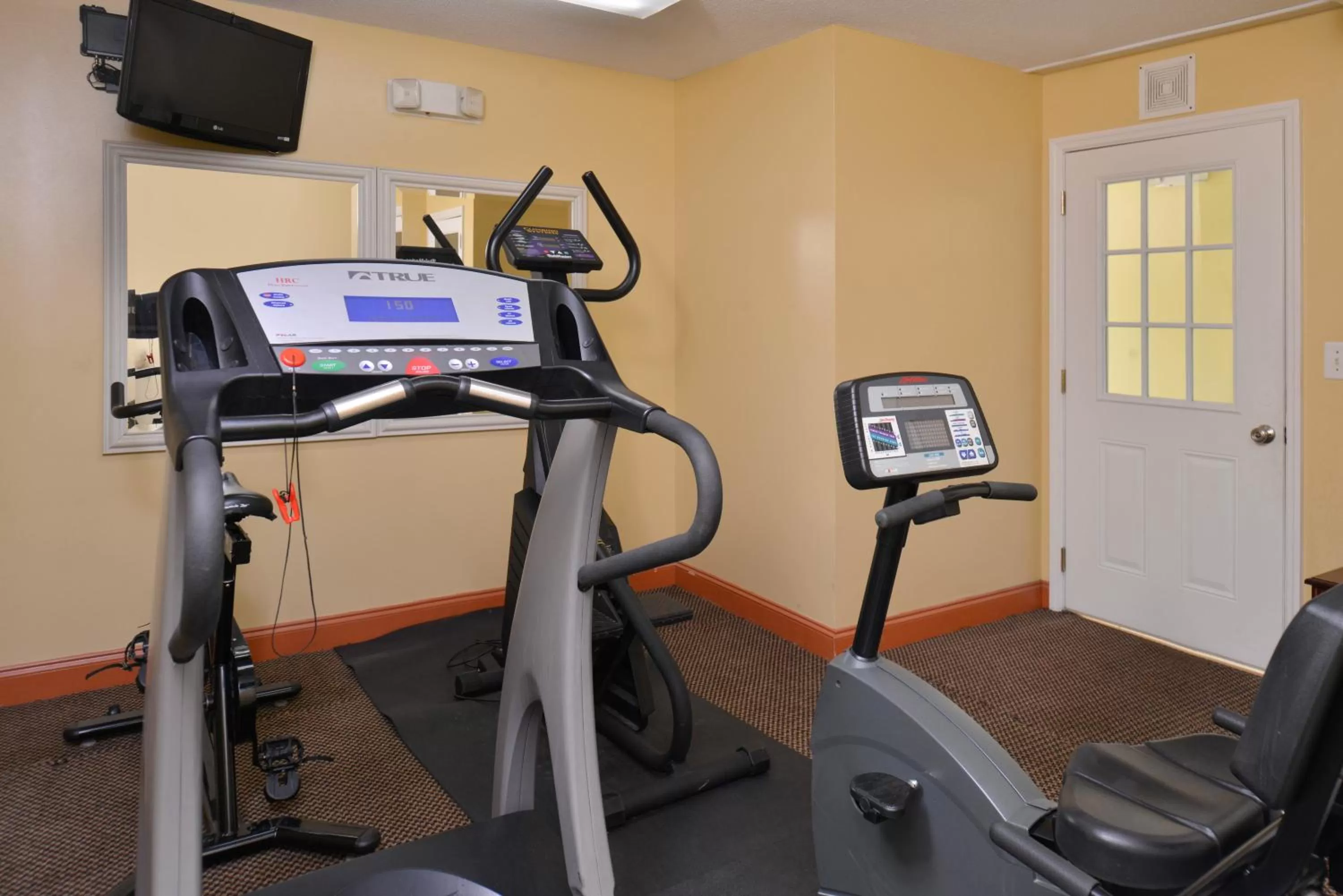 Fitness centre/facilities in Douglas Inn & Suites