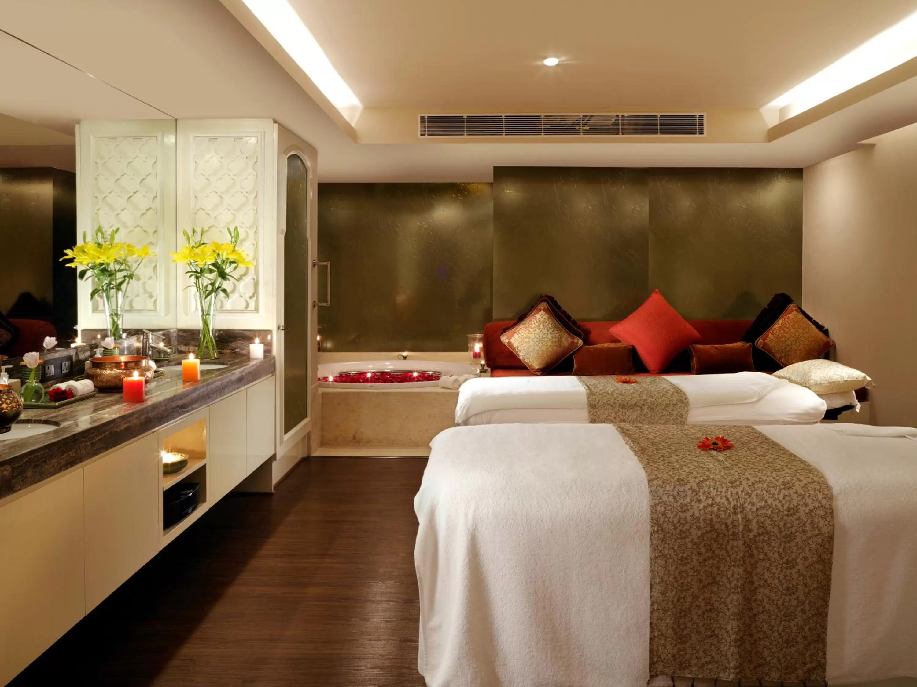 Massage, Bed in Taj Palace, New Delhi