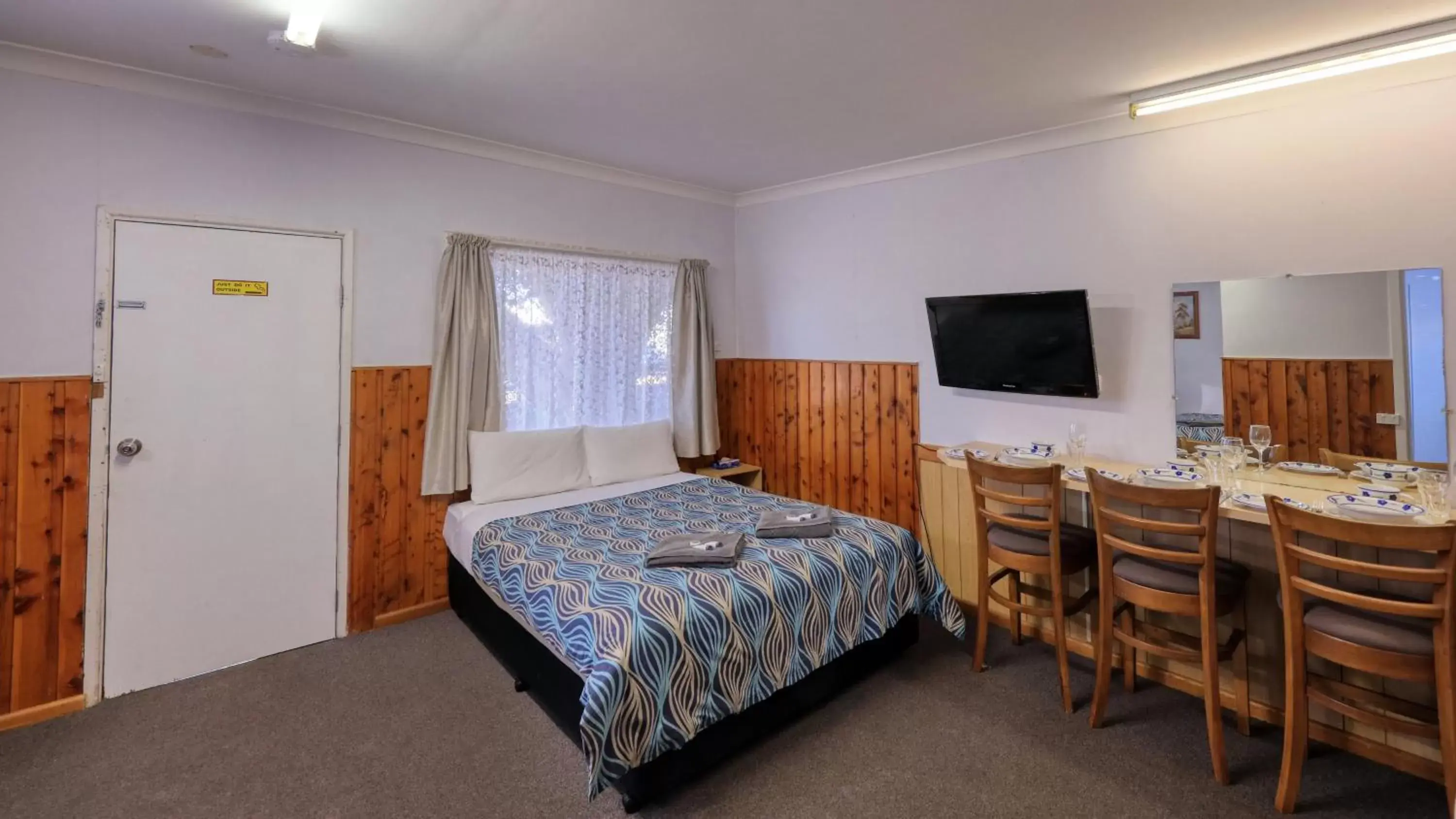 TV and multimedia in Darling River Motel