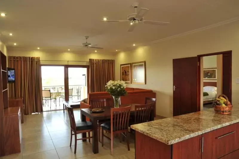 Communal lounge/ TV room, Dining Area in Protea Hotel by Marriott Polokwane Ranch Resort