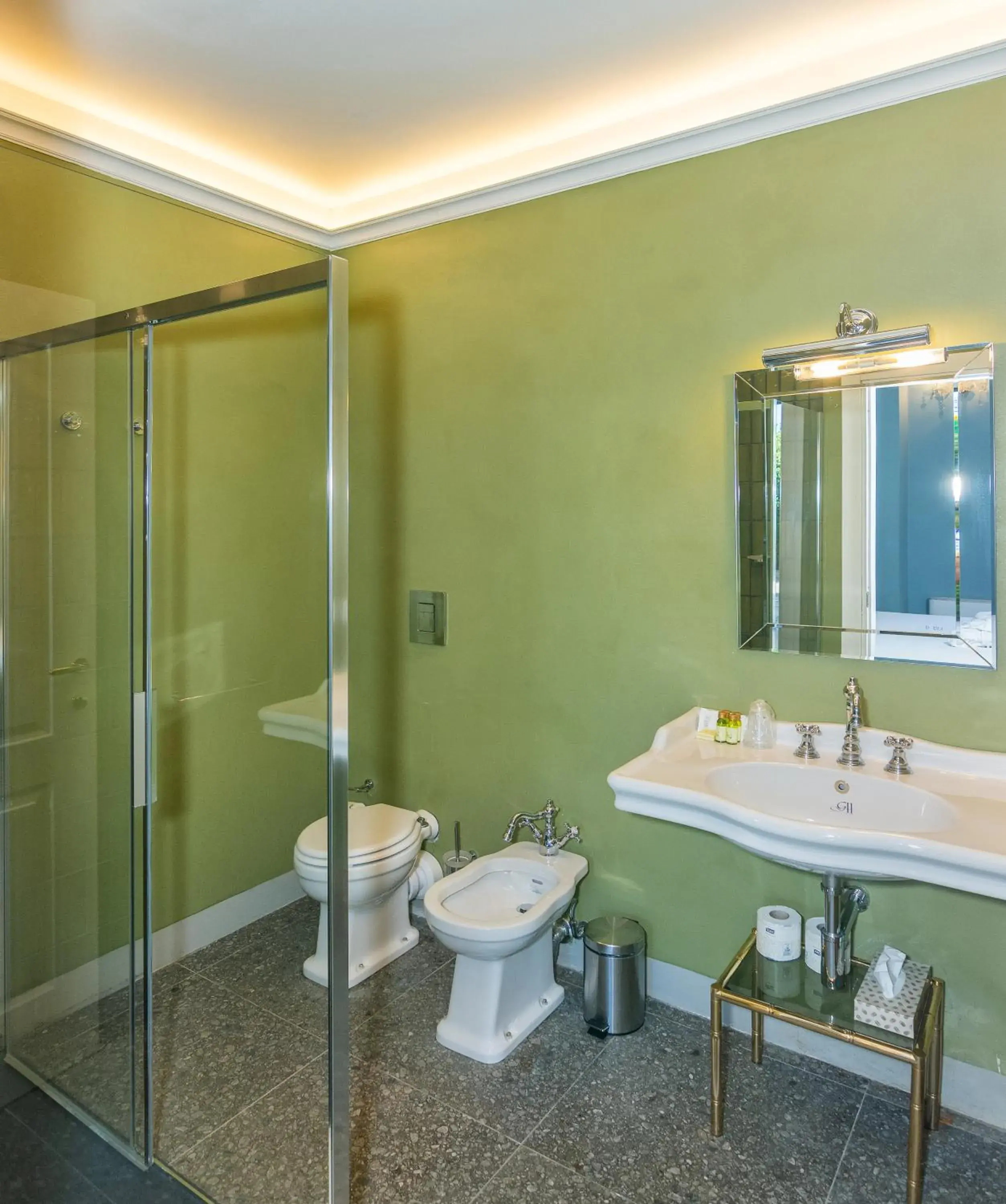 Shower, Bathroom in Hotel Villa San Michele