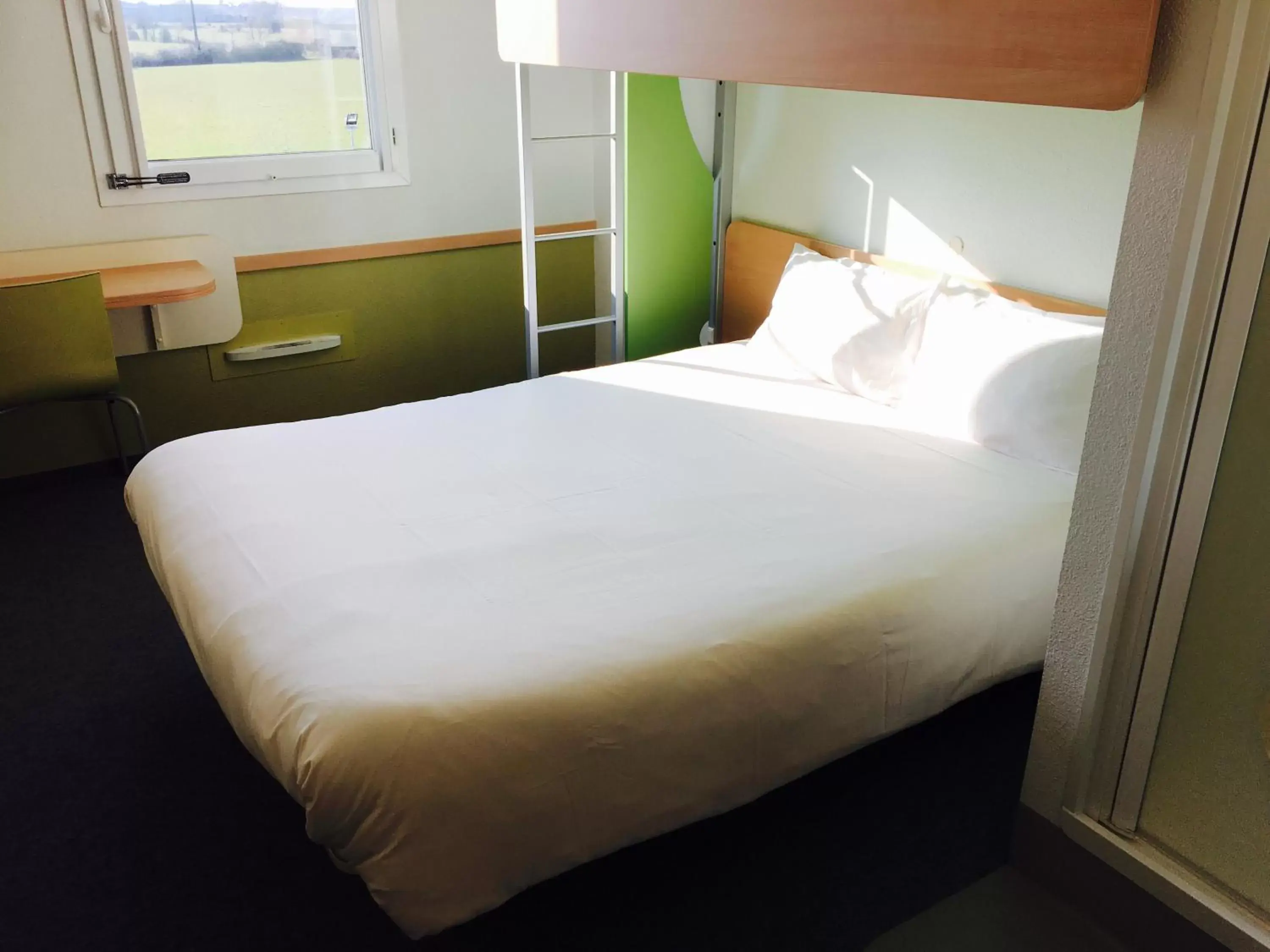 cot, Bed in Ibis Budget Ancenis