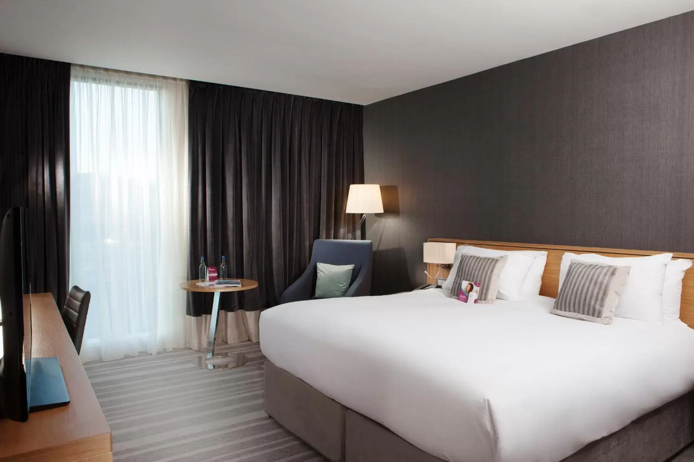 Bedroom, Bed in Crowne Plaza Newcastle - Stephenson Quarter, an IHG Hotel