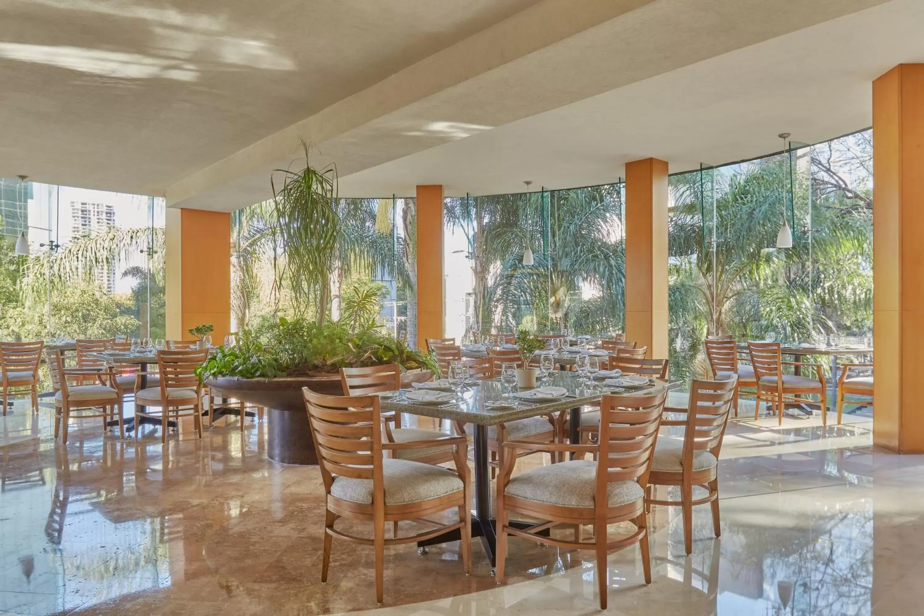 Restaurant/places to eat, Lounge/Bar in Grand Fiesta Americana Guadalajara Country Club