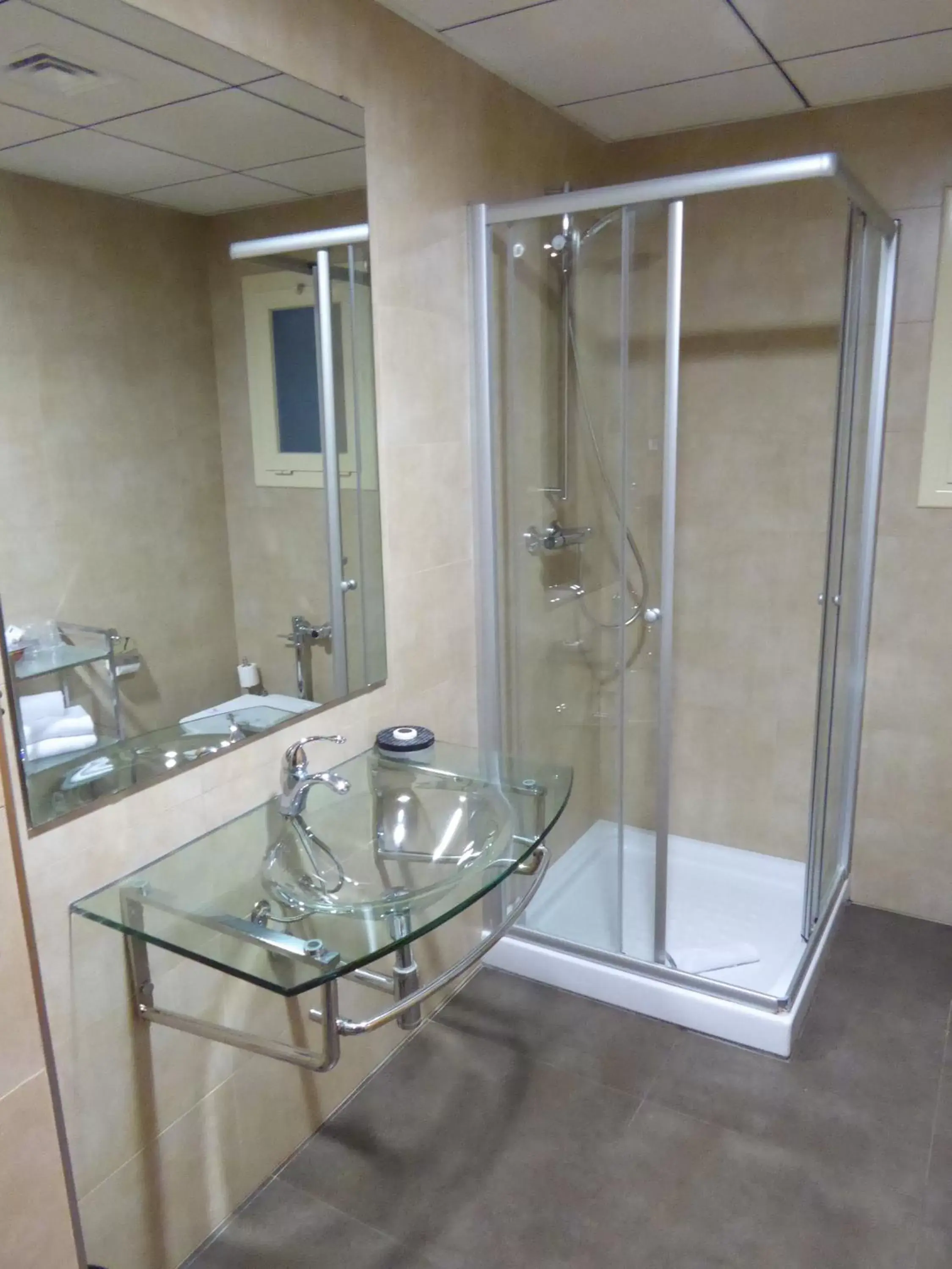 Bathroom in Hotel Pere III El Gran