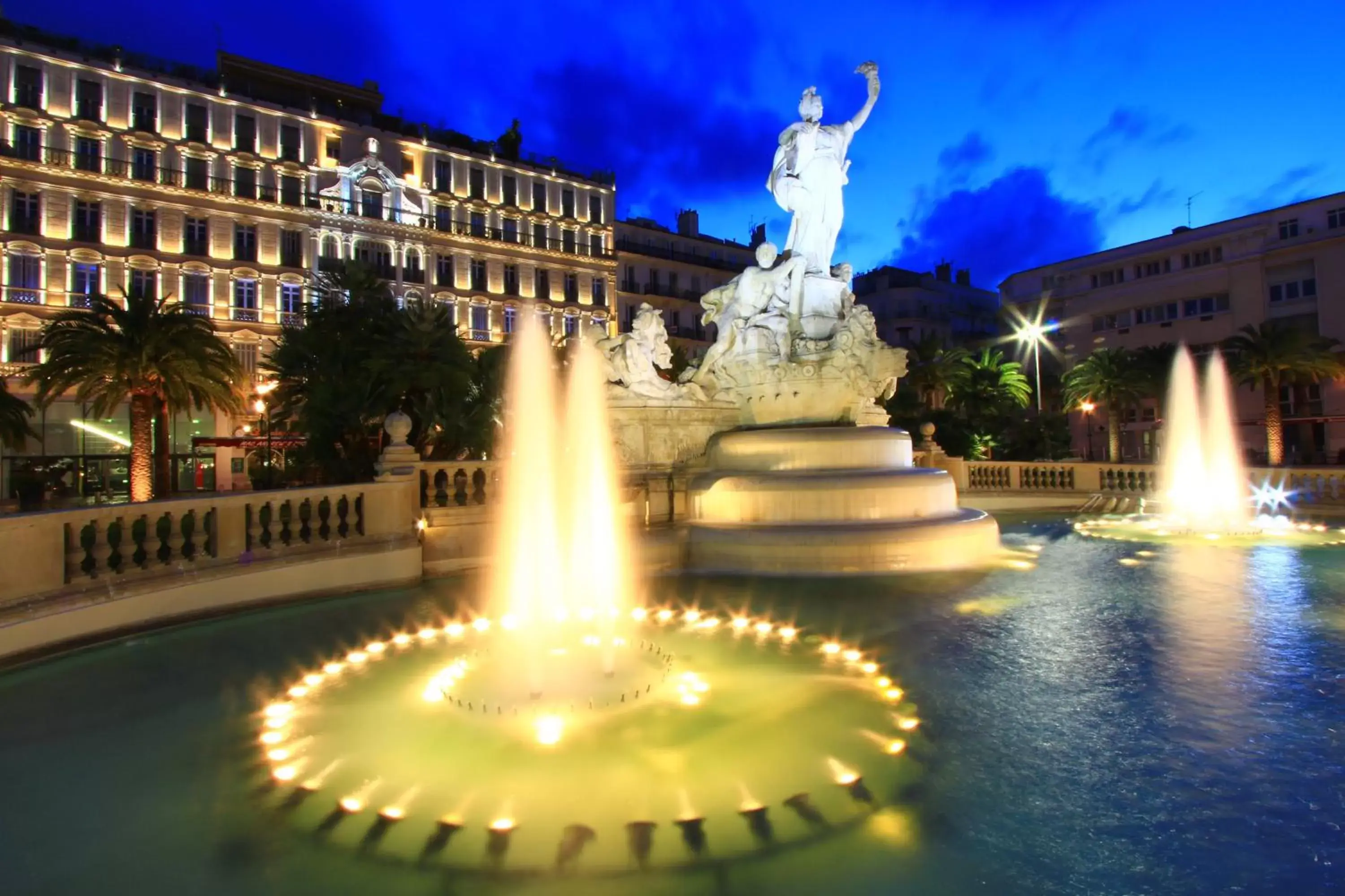 Area and facilities, Swimming Pool in Grand Hôtel Dauphiné, Boutique Hôtel & Suites