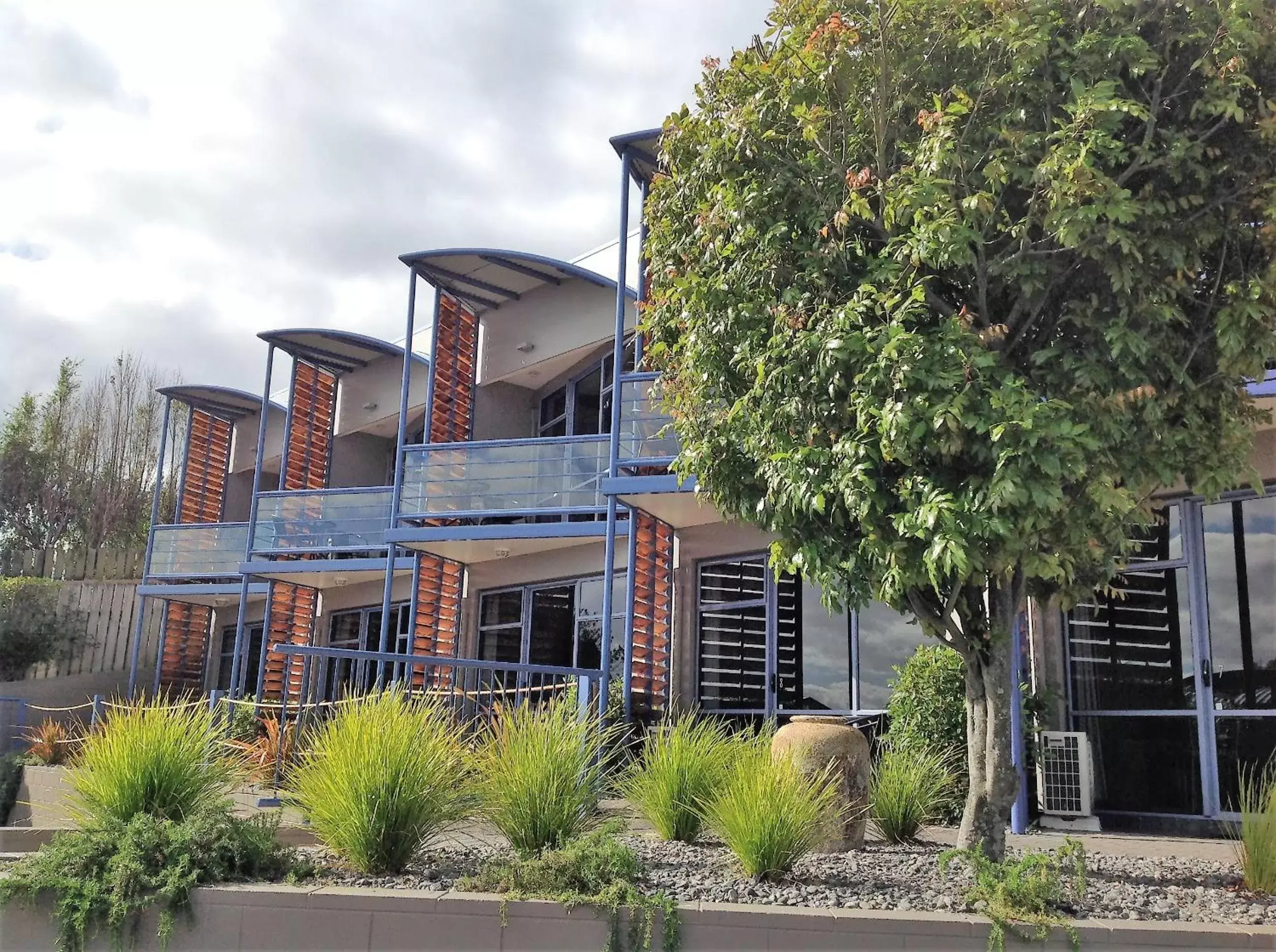 Property Building in Sails on the Lake