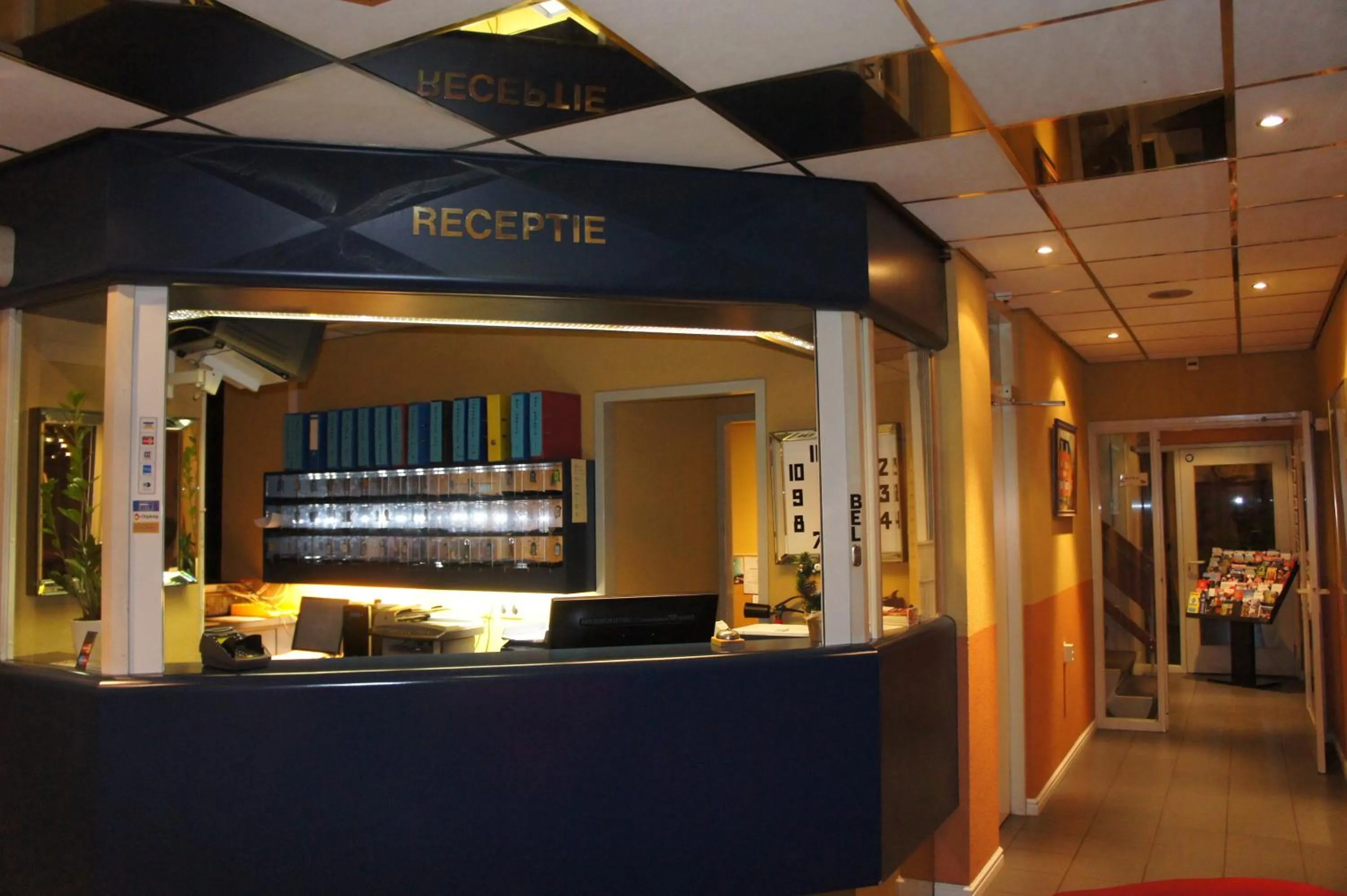 Lobby or reception in Hotel Zwanenburg Amsterdam Airport