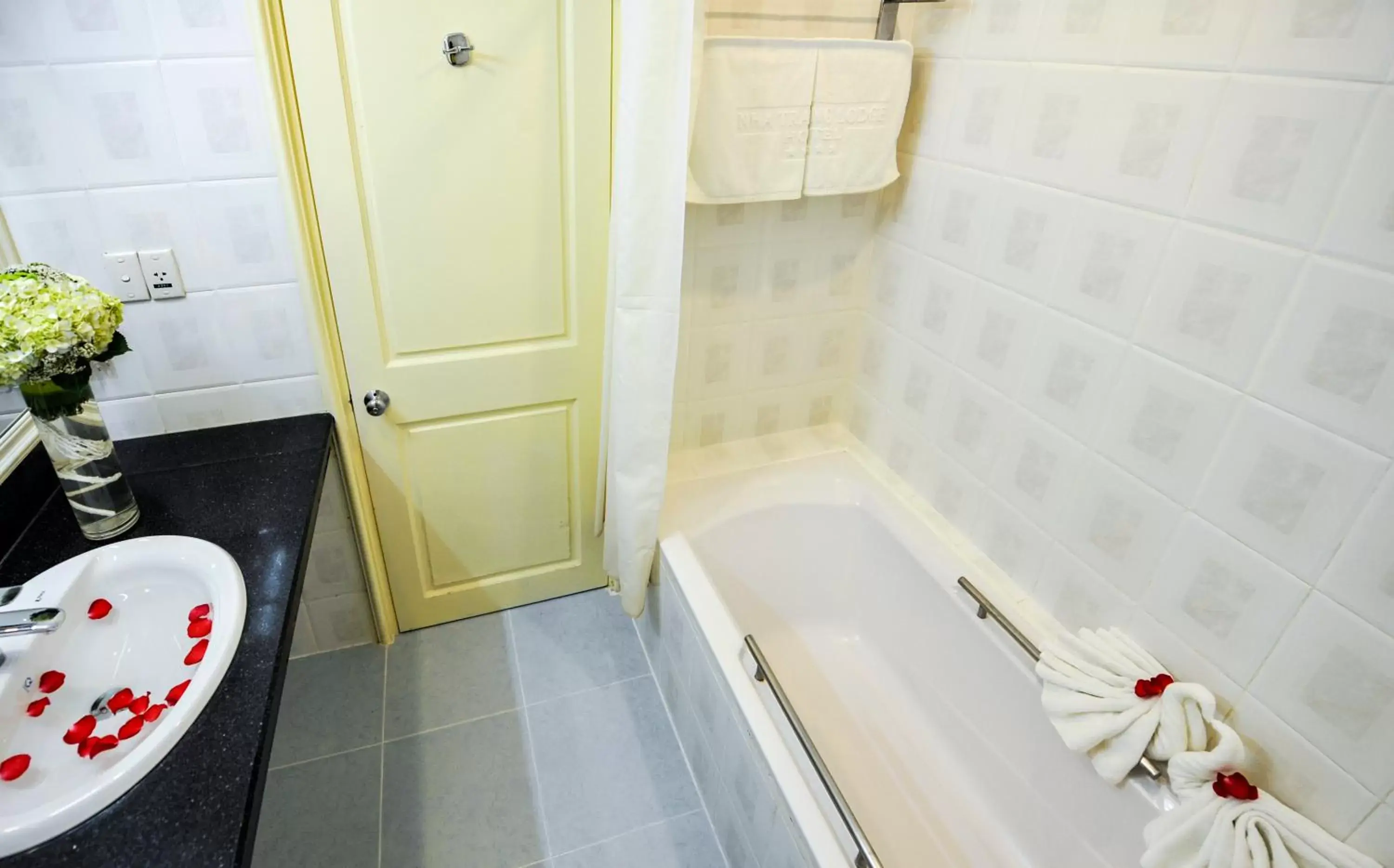 Bathroom in Nha Trang Lodge Hotel