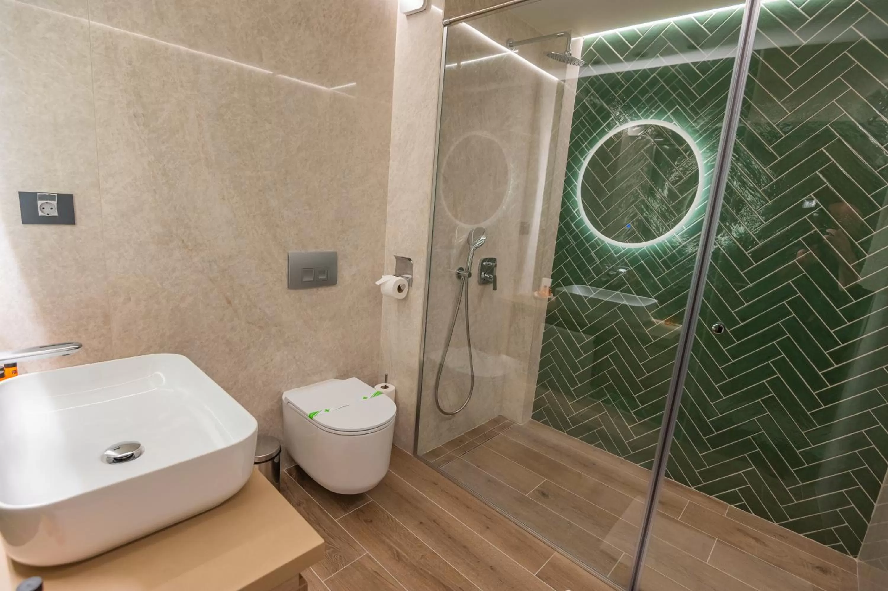 Shower in Hotel Codrişor