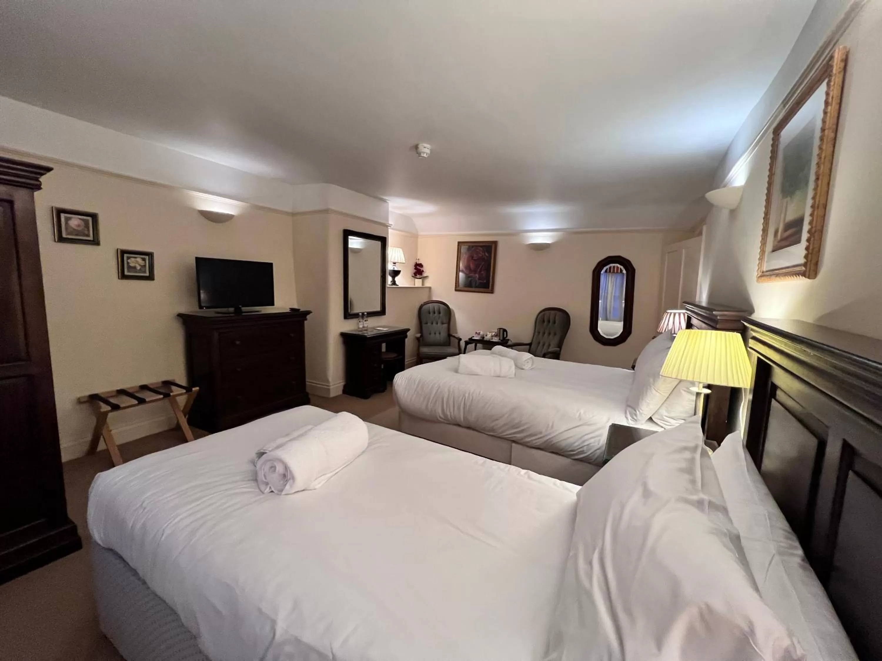 Photo of the whole room, Bed in The Royal Lion Hotel