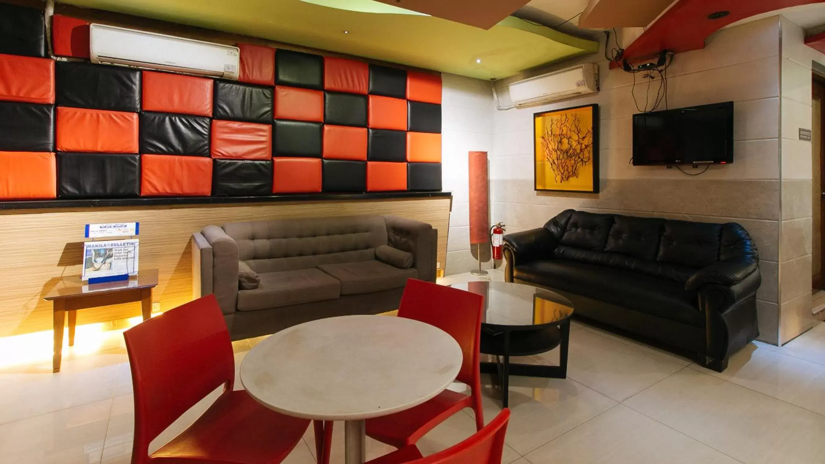 Lobby or reception, Seating Area in RedDoorz at Timog Avenue Quezon City - Vaccinated Staff