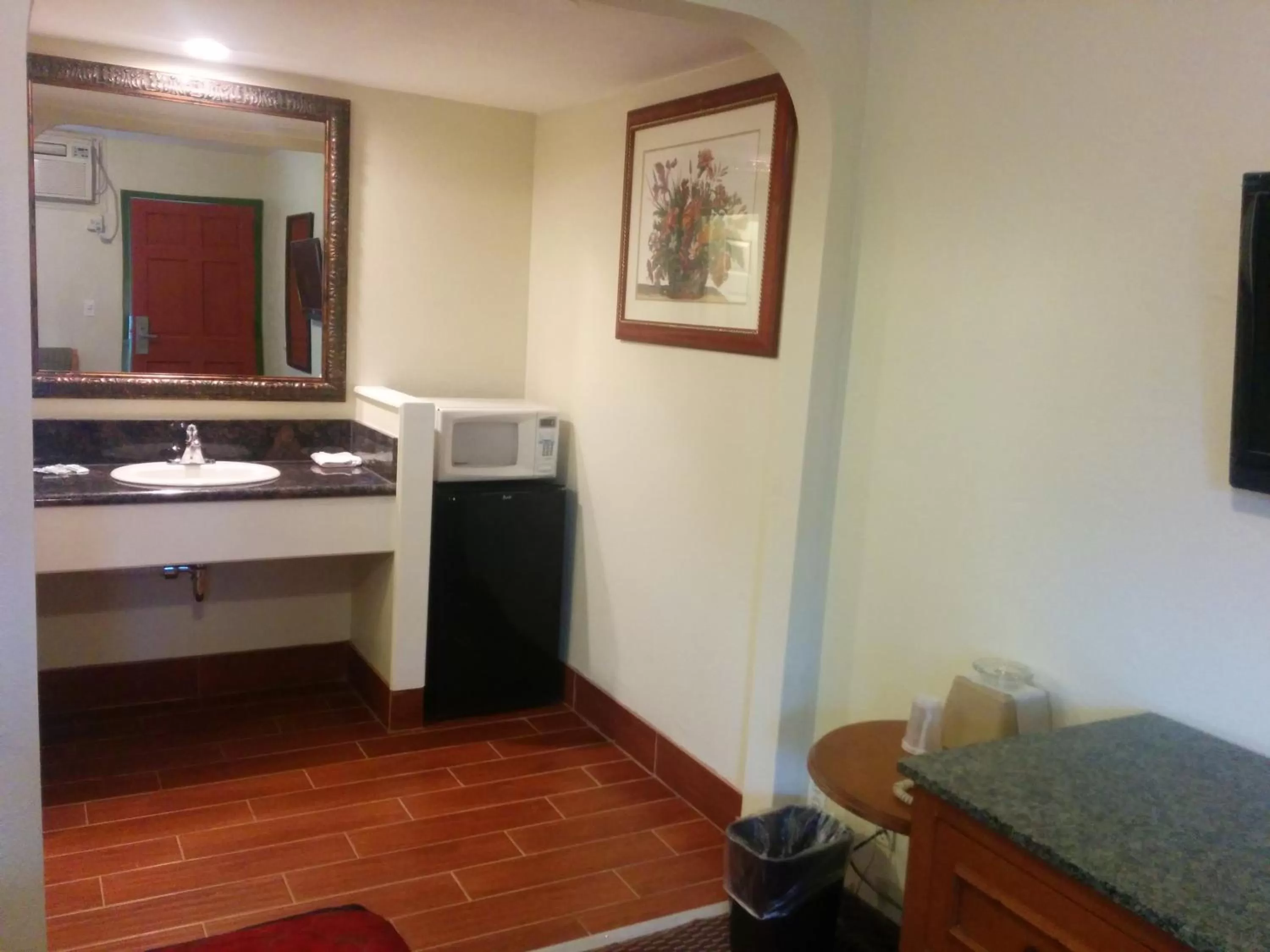 Bathroom in Sunshine Motel