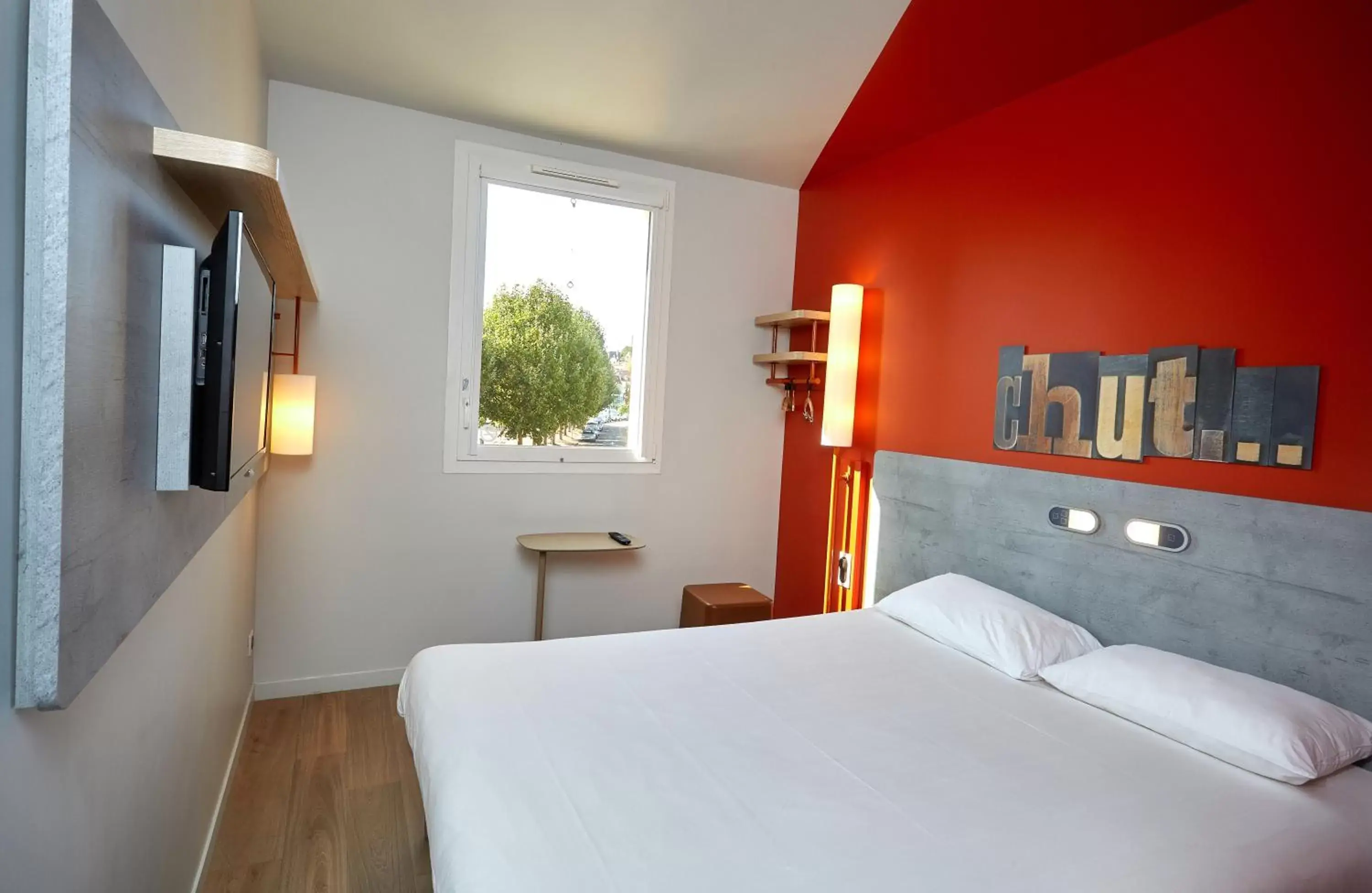 Photo of the whole room, Bed in ibis budget Auxerre Centre