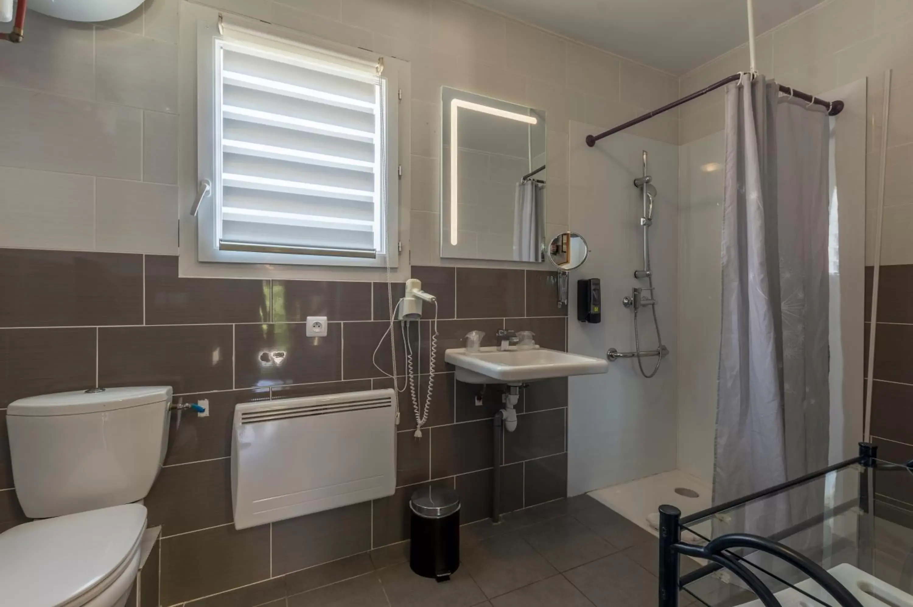 Bathroom in Hotel Le Vieux Moulin