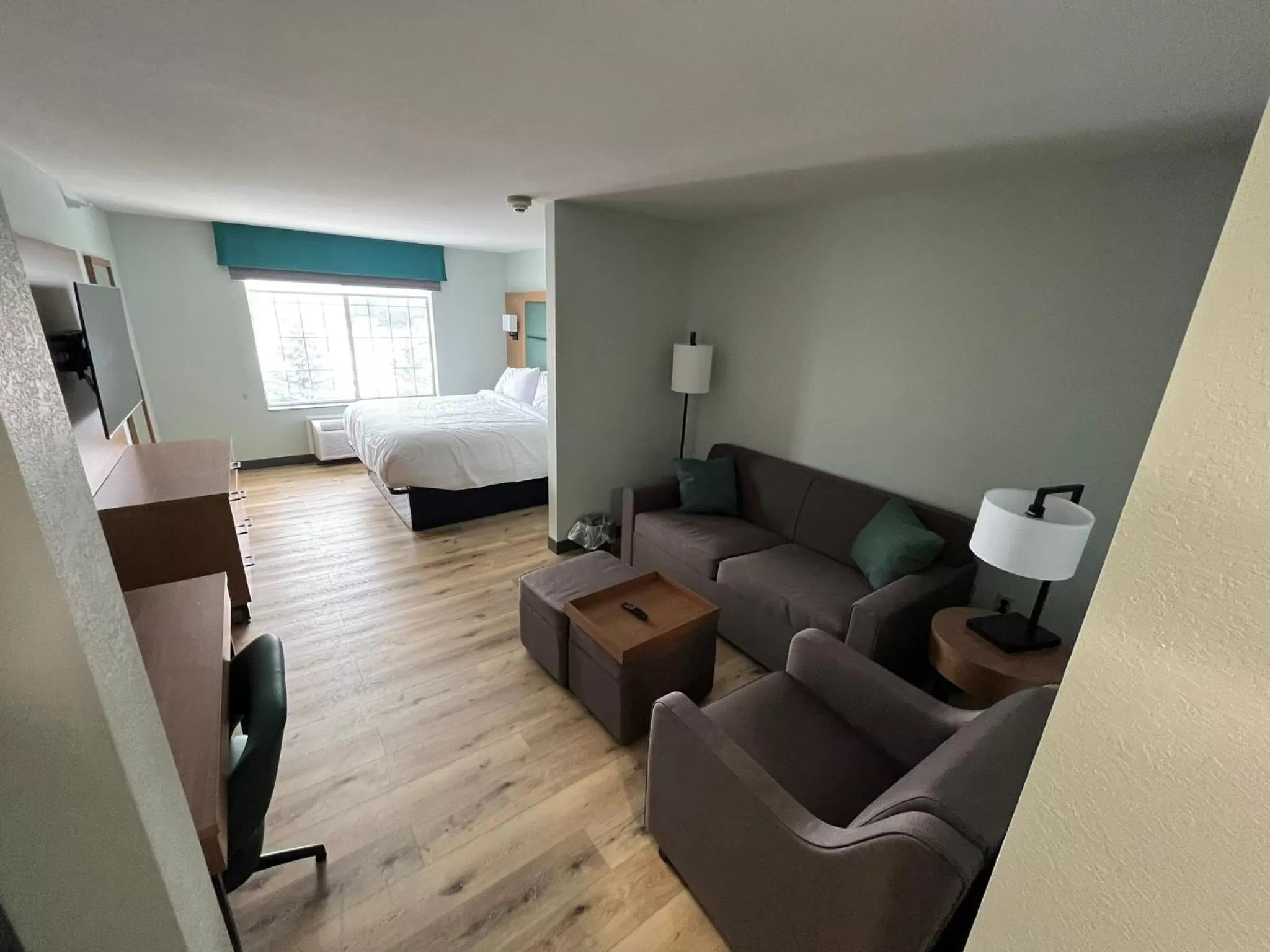 Living room, Bed in Wingate By Wyndham Mansfield Ontario