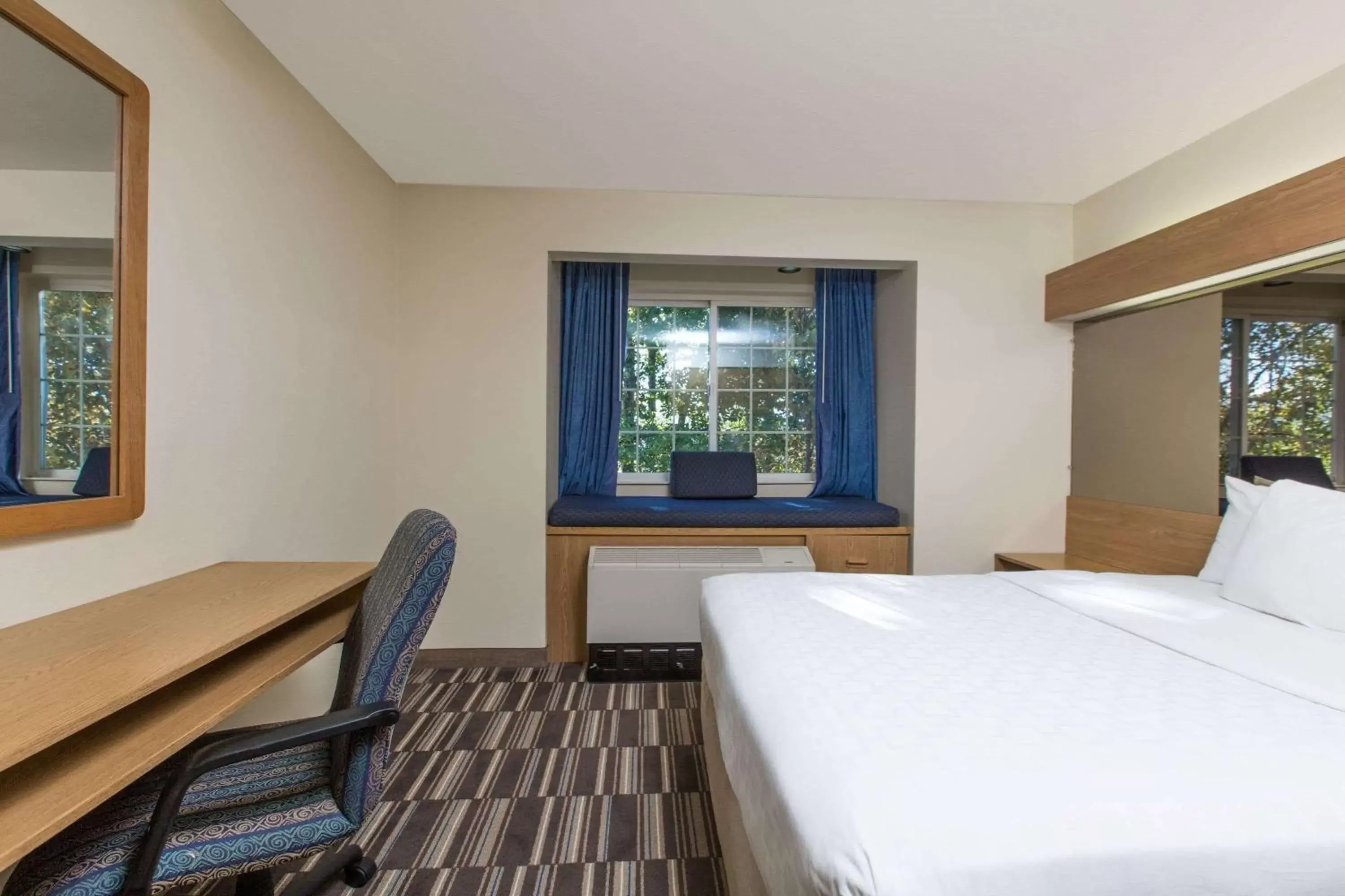 Photo of the whole room, Bed in Baymont Inn & Suites by Wyndham Anchorage Airport