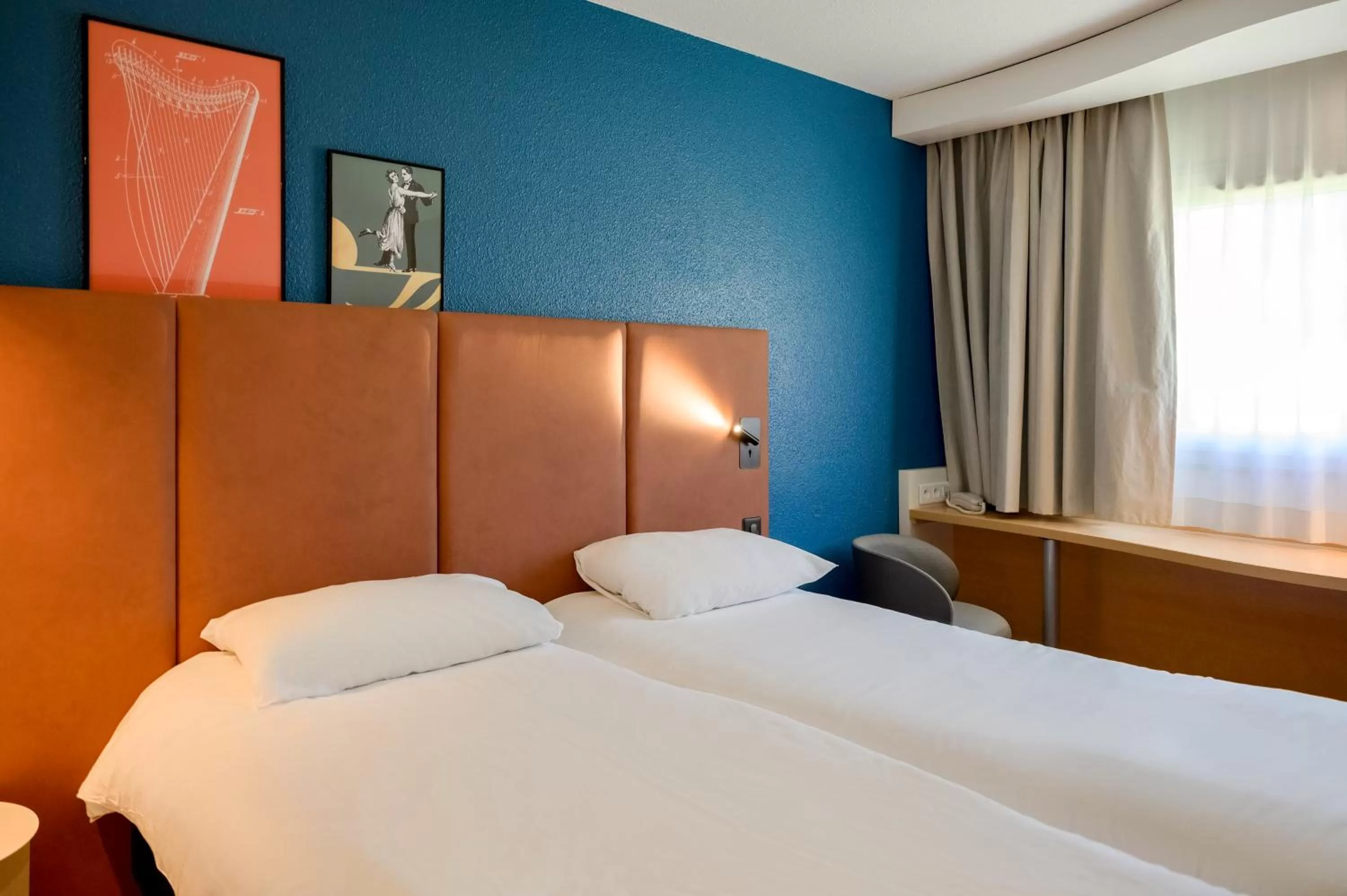 Bedroom, Bed in ibis Douai Centre