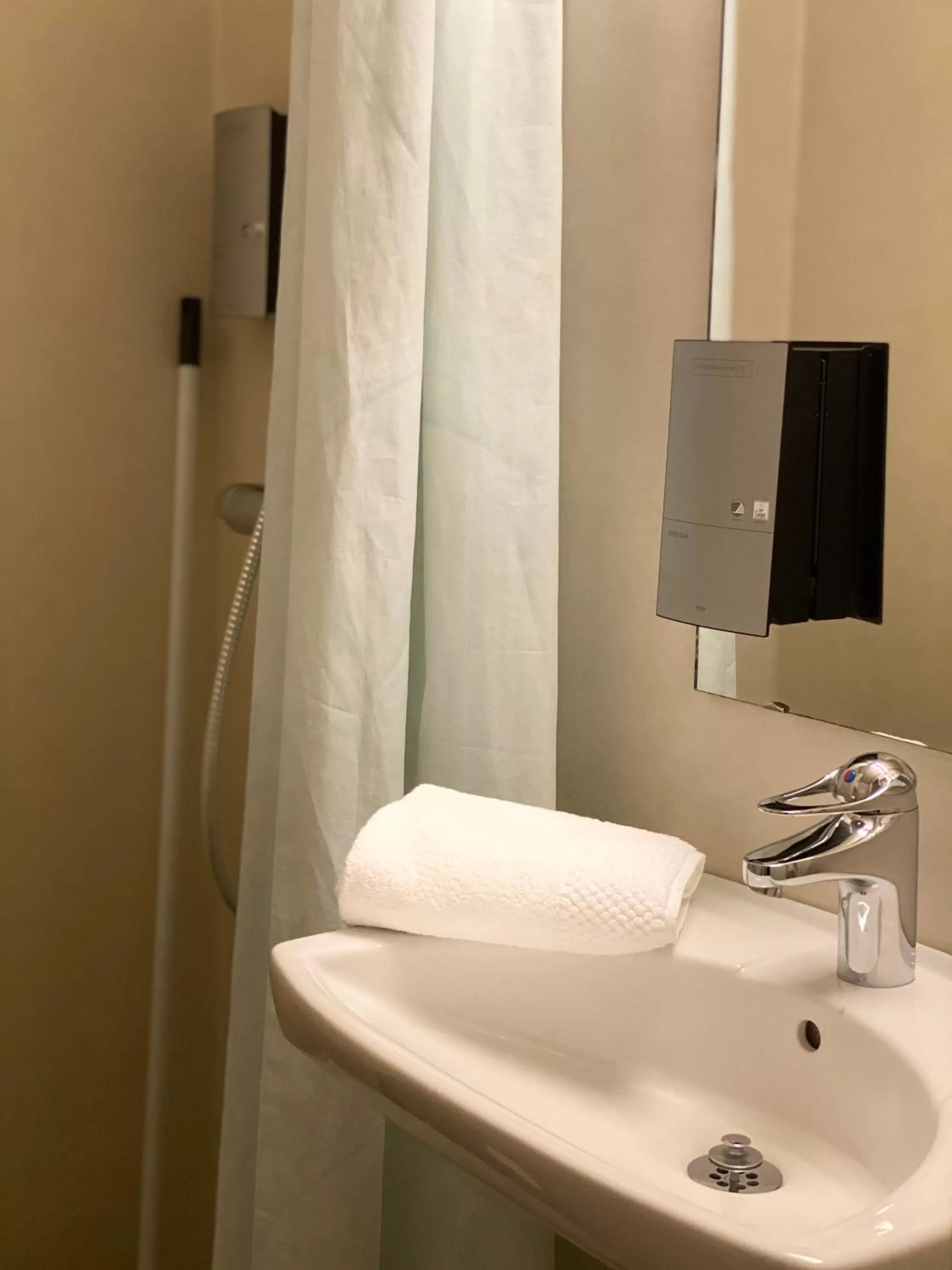 Bathroom in Strand City Hotel