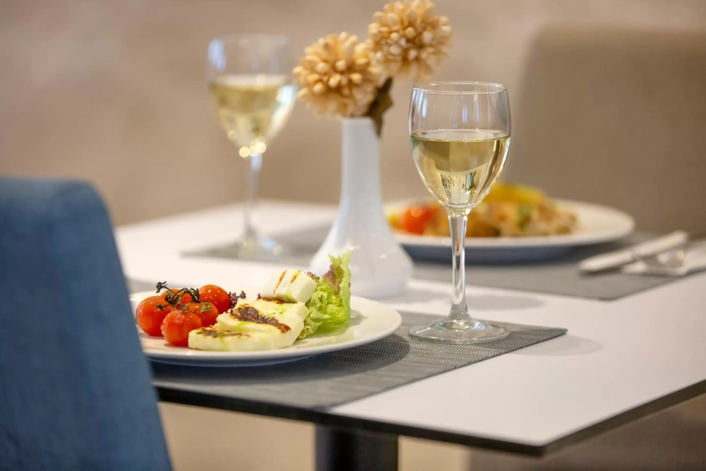 Restaurant/places to eat in Harmony Bay Hotel