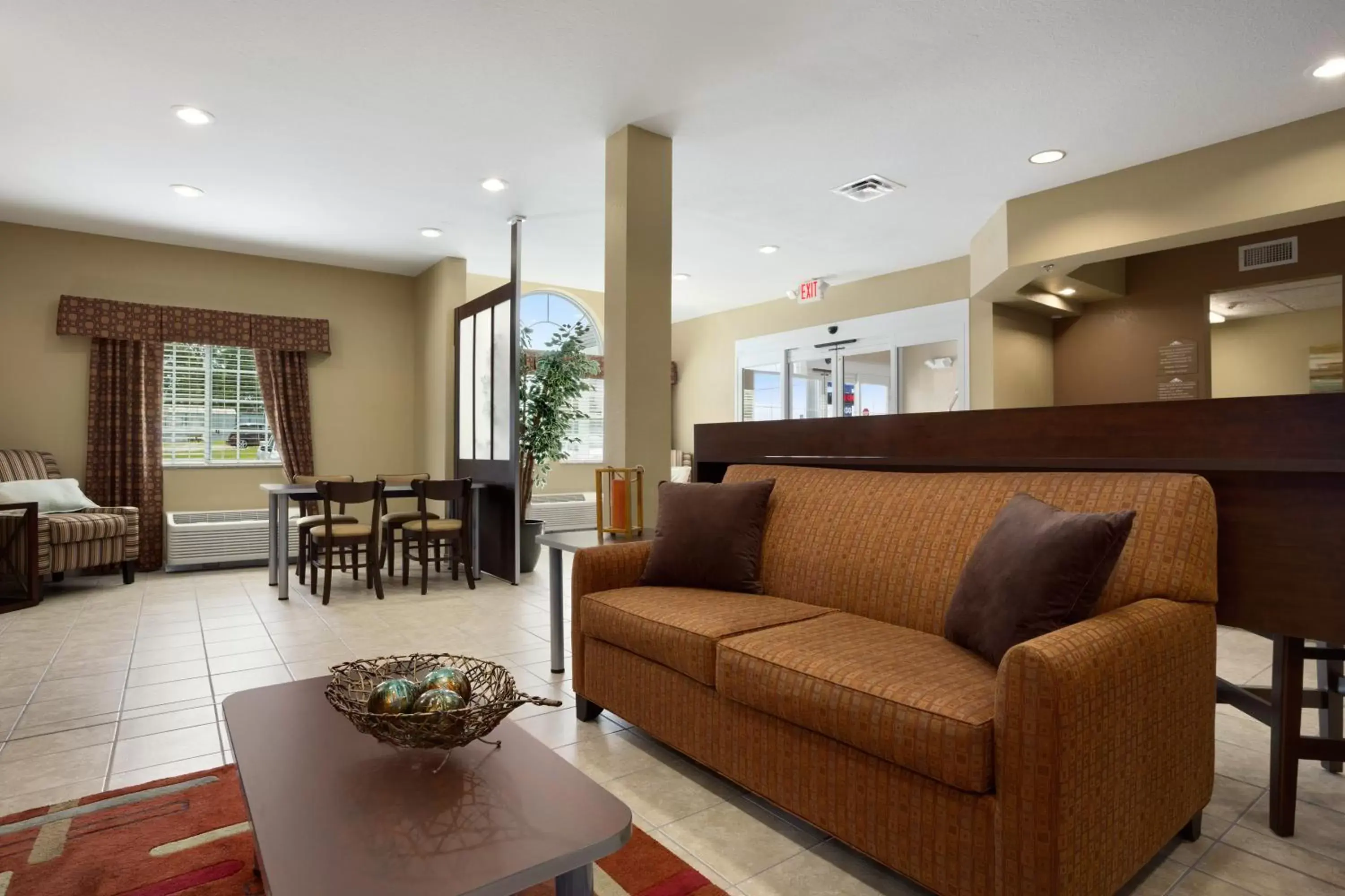 Lobby or reception, Seating Area in Microtel Inn and Suites Carrollton