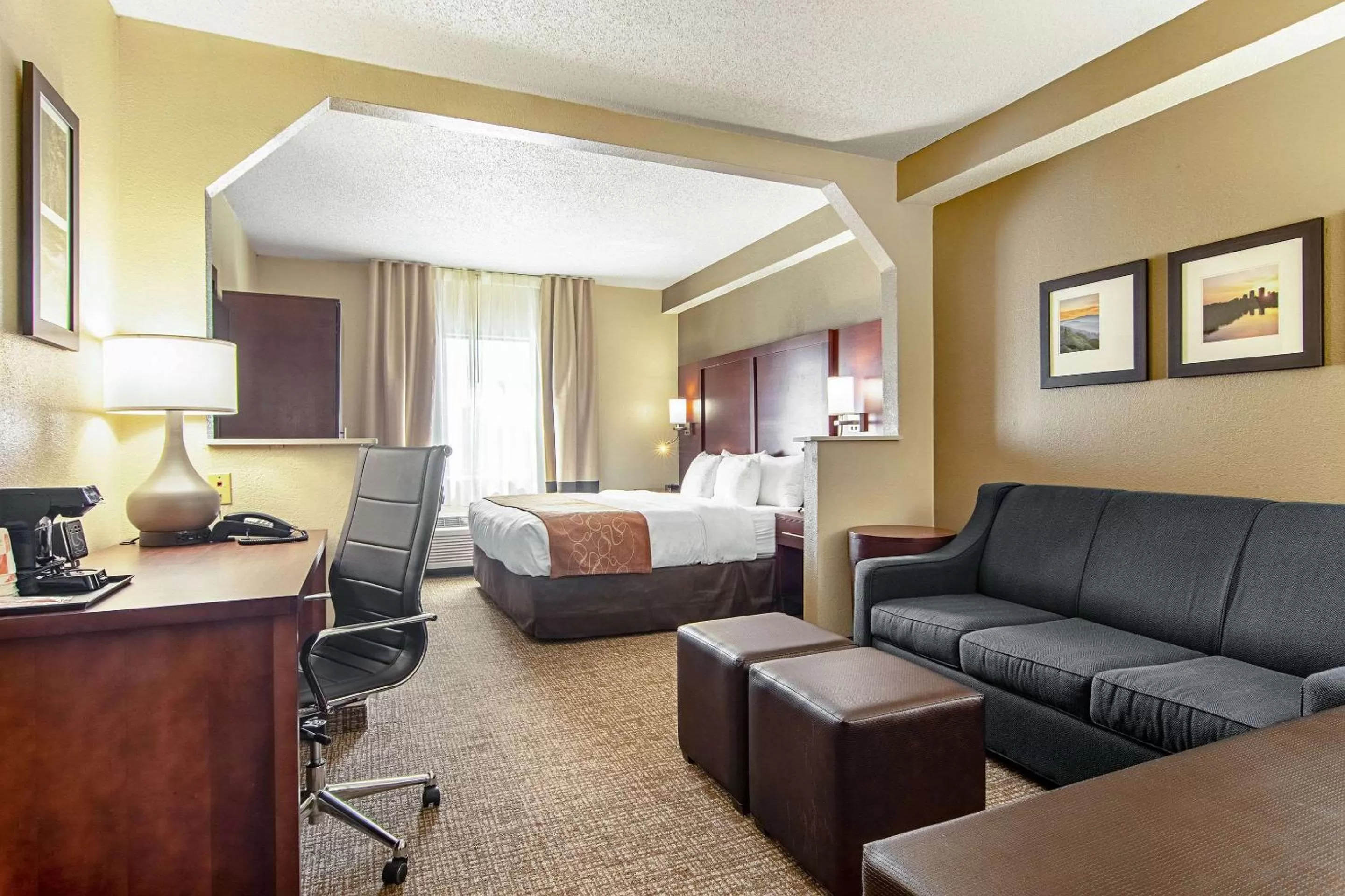 Photo of the whole room in Comfort Suites Knoxville Airport