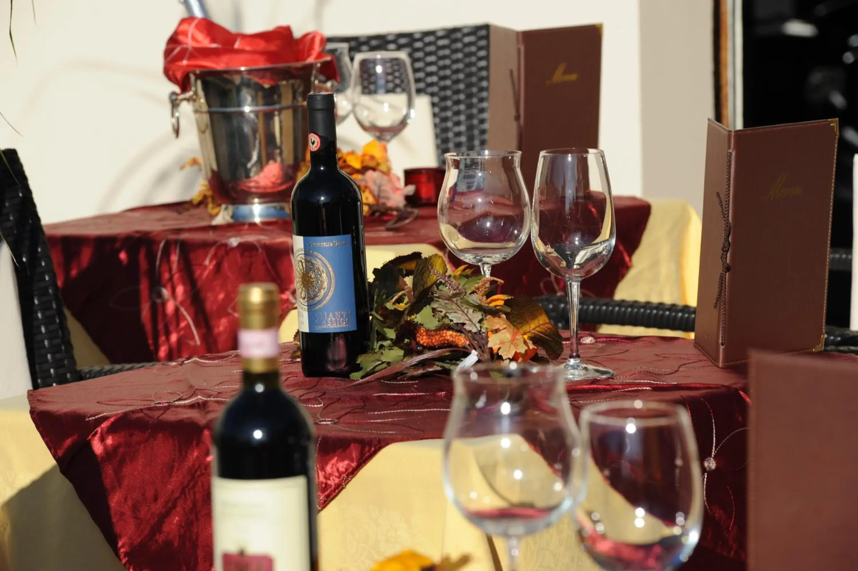 Restaurant/places to eat in Hotel California Restaurant/places to eat in Hotel California