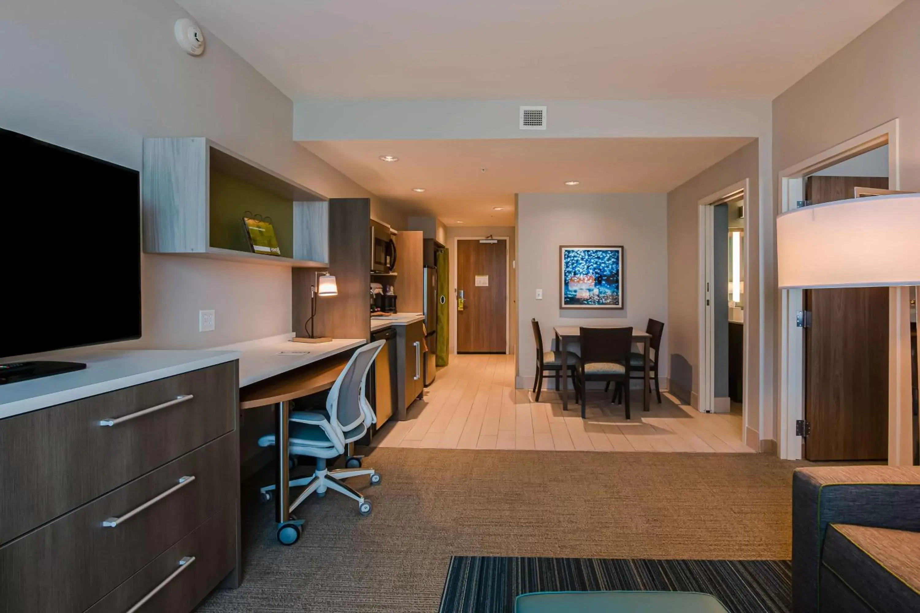 Living room, TV/Entertainment Center in Home2 Suites By Hilton Nashville Bellevue