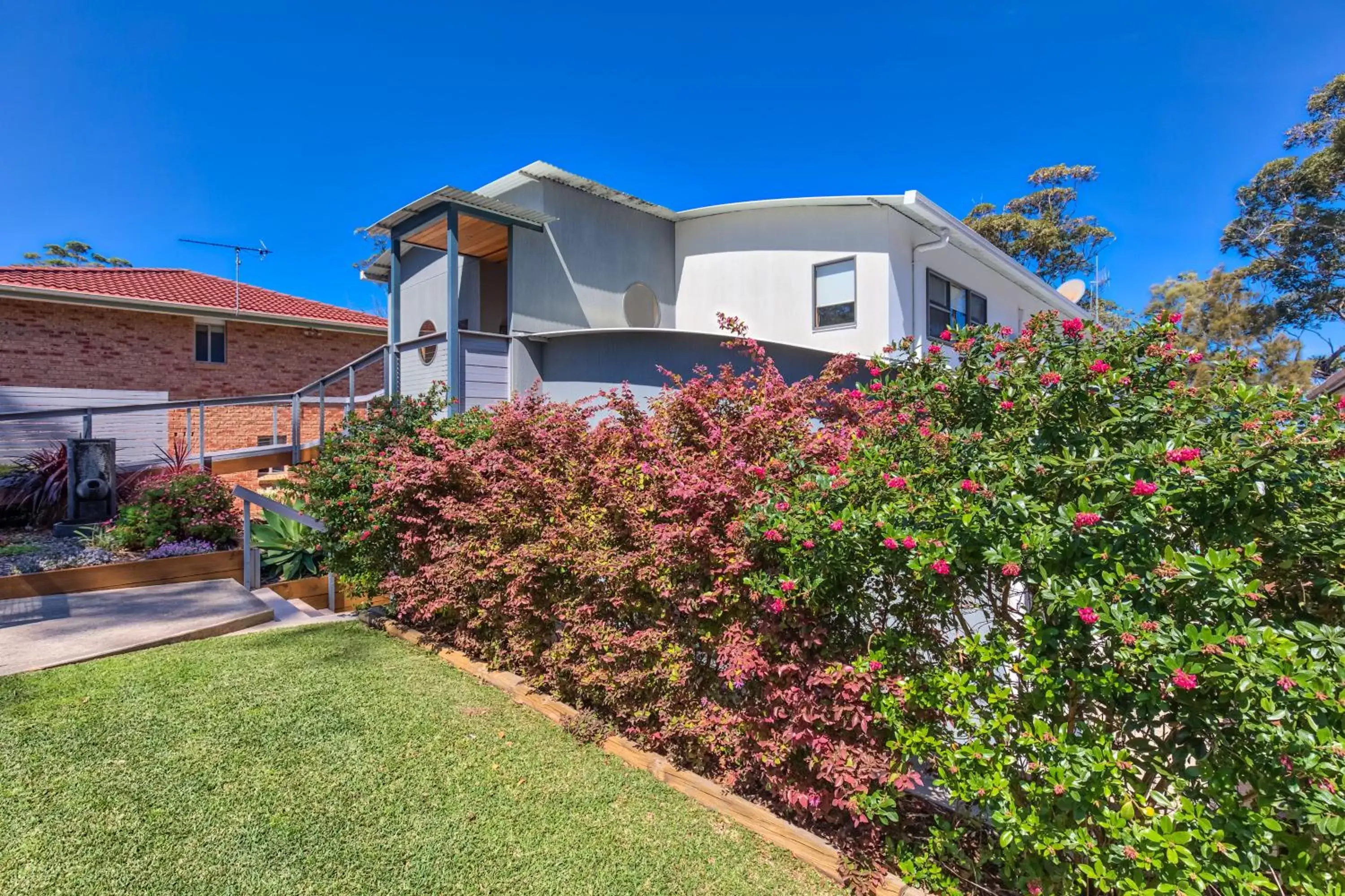 Garden view, Property Building in The Edgewater Bed & Breakfast