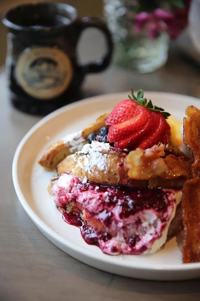 Breakfast, Food in Huff House Inn and Cabins