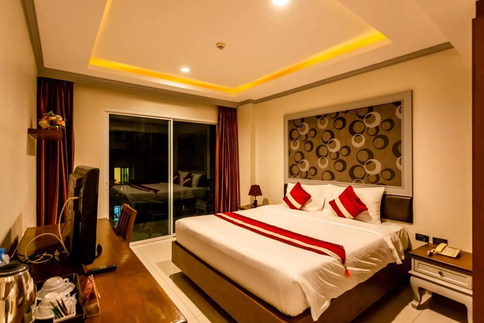 Photo of the whole room, Bed in Honey Boutique Hotel