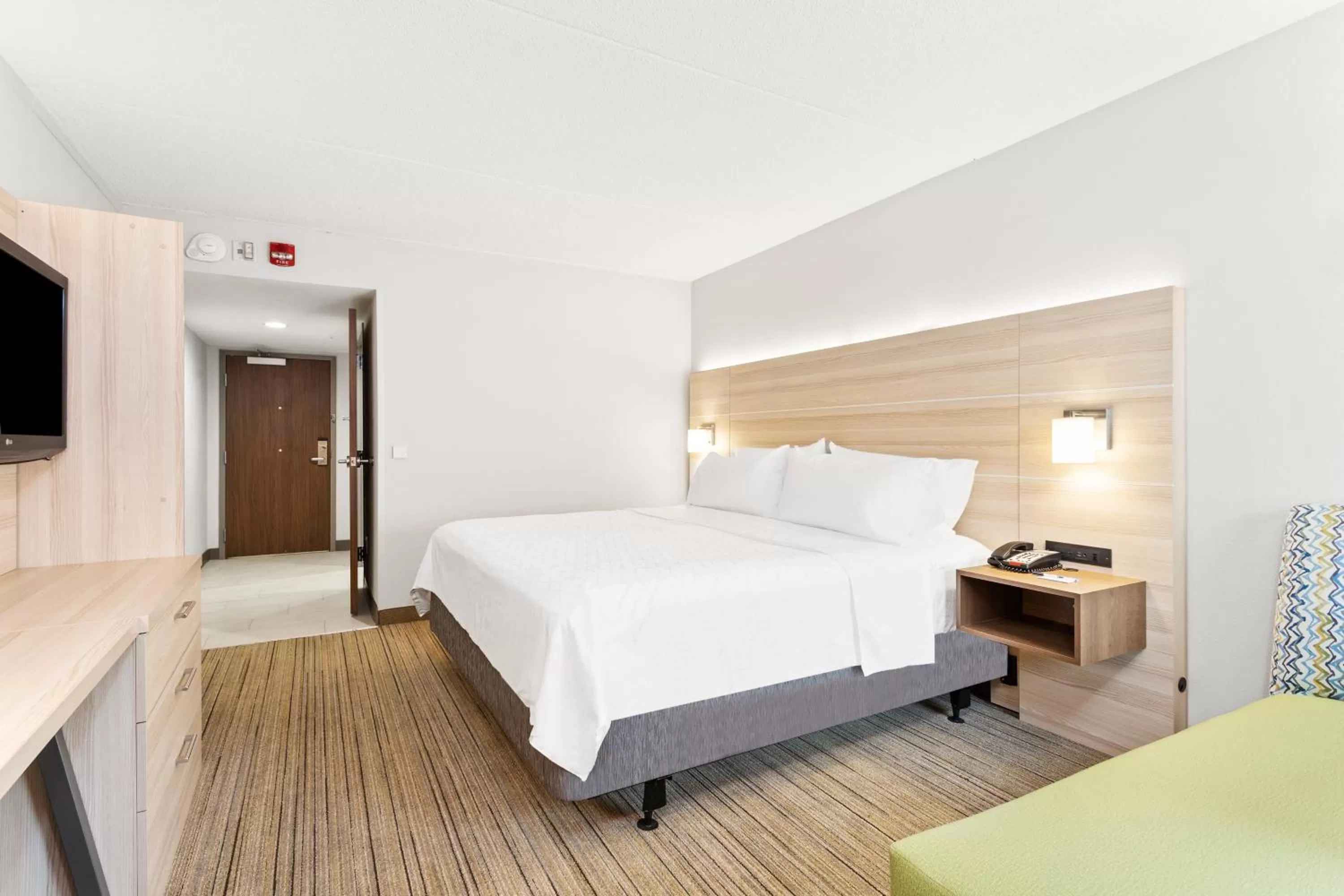 Photo of the whole room, Bed in Holiday Inn Express Hopewell - Fort Lee by IHG
