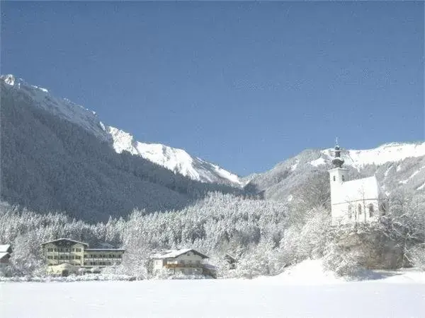 Facade/entrance, Winter in Torrenerhof