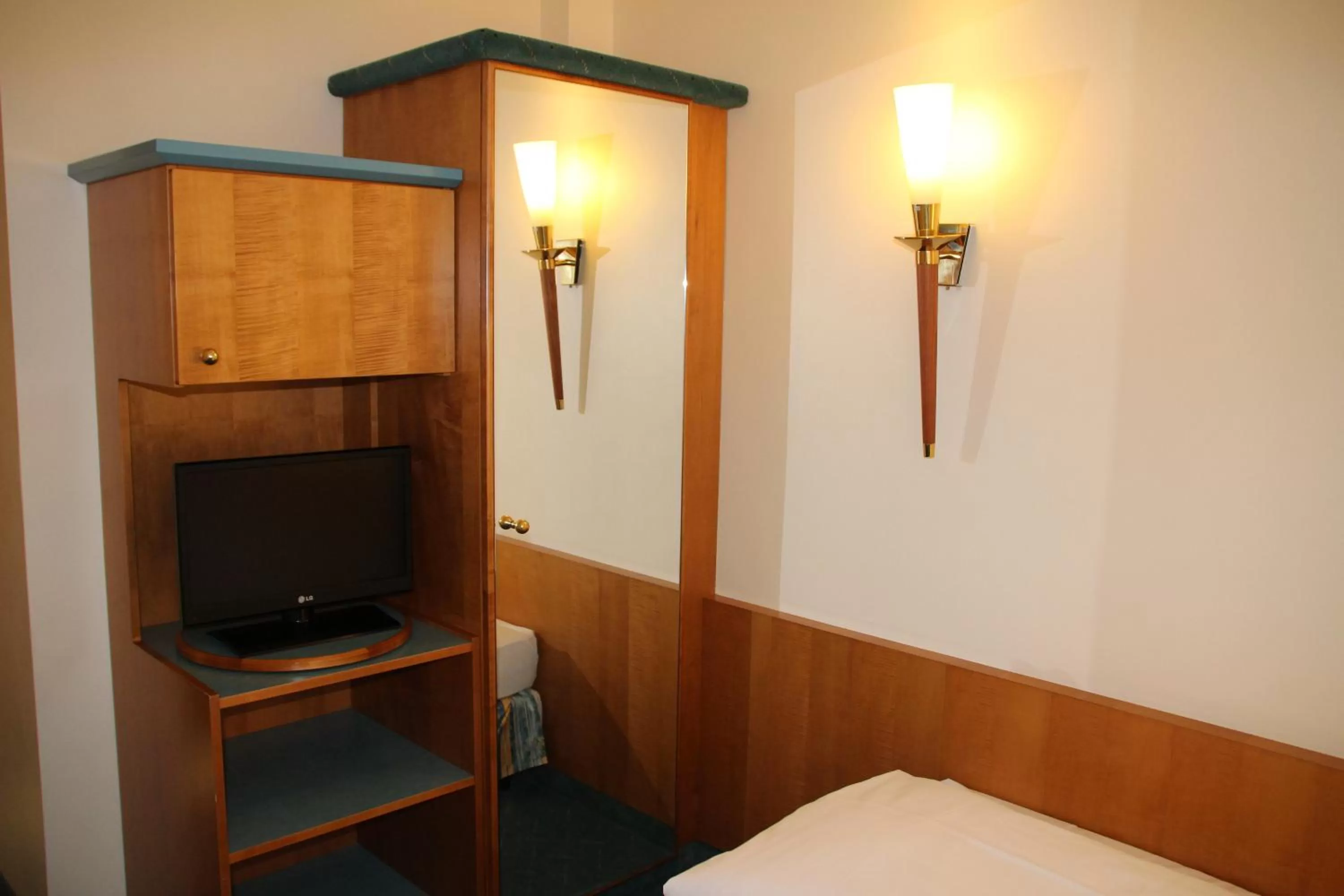 Single Room in Hotel Daniel