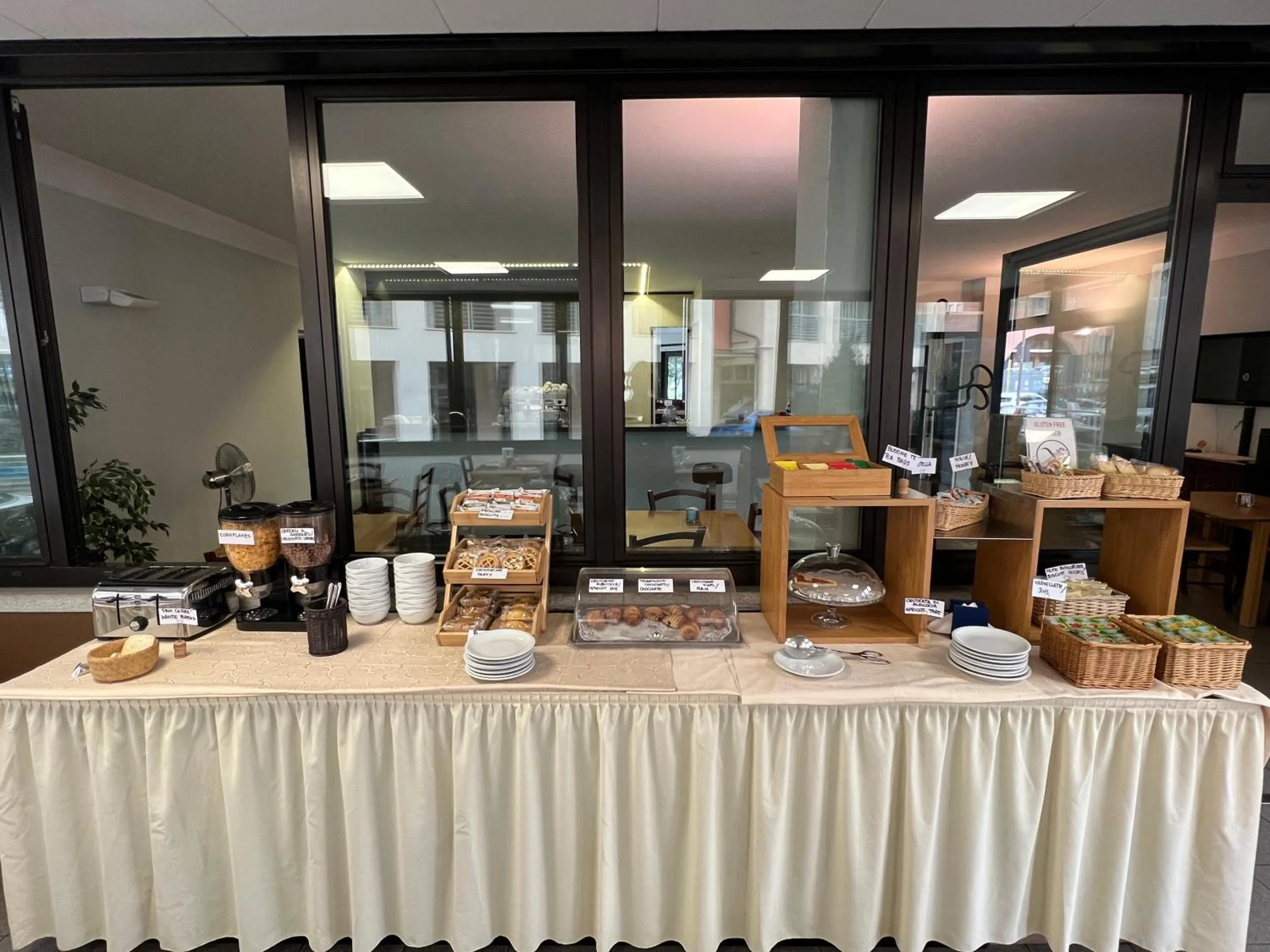 Food and drinks in Hotel Griselda