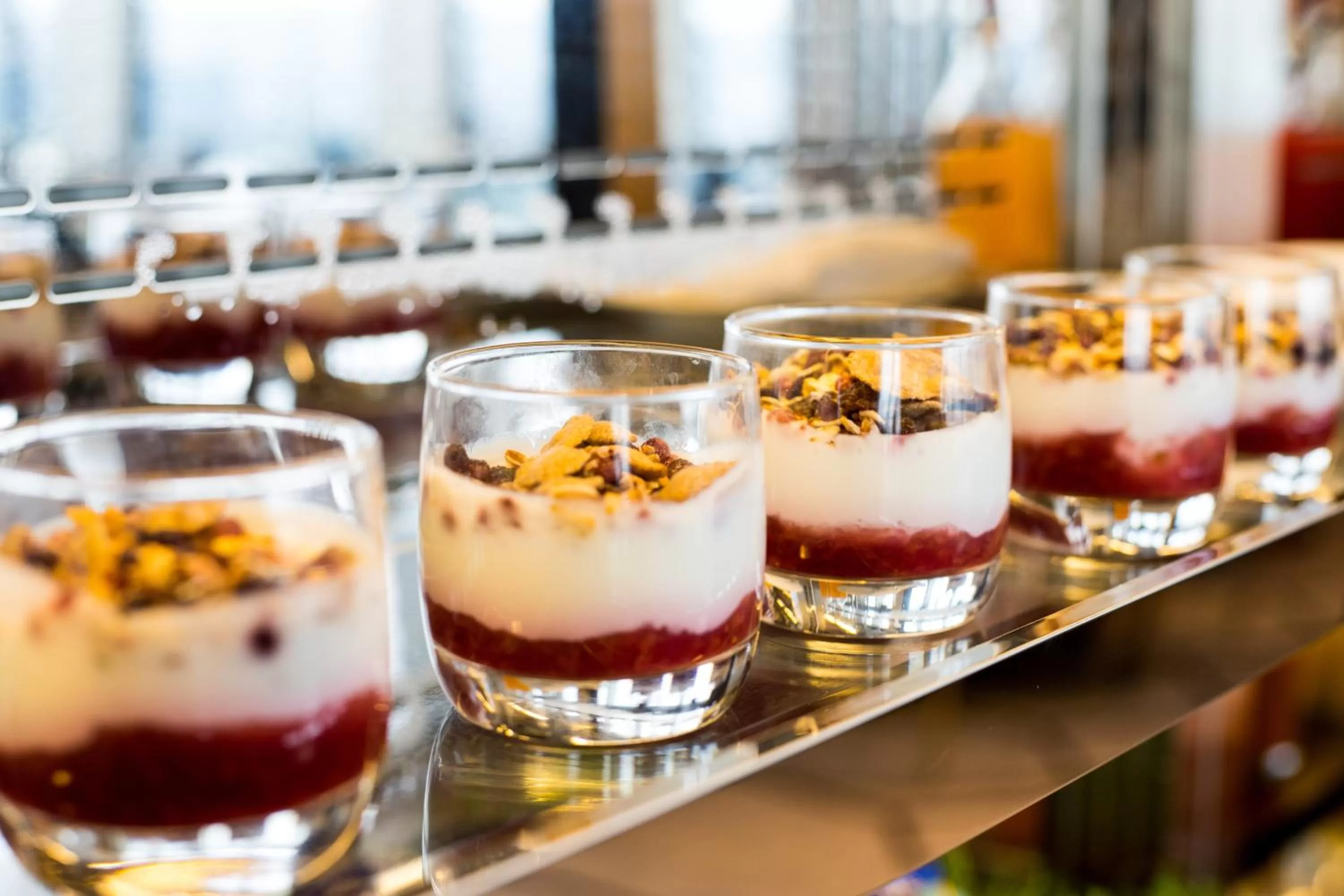 Food in Raffles Shenzhen, Situated in the heart of One Shenzhen Bay, Book Now to Enjoy Free Minibar and Happy Hour Privileges at Long Bar on 71F