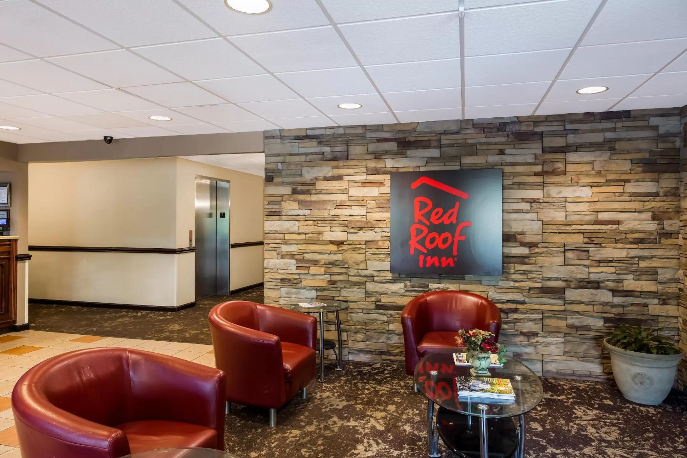 Lobby or reception in Red Roof Inn Hendersonville