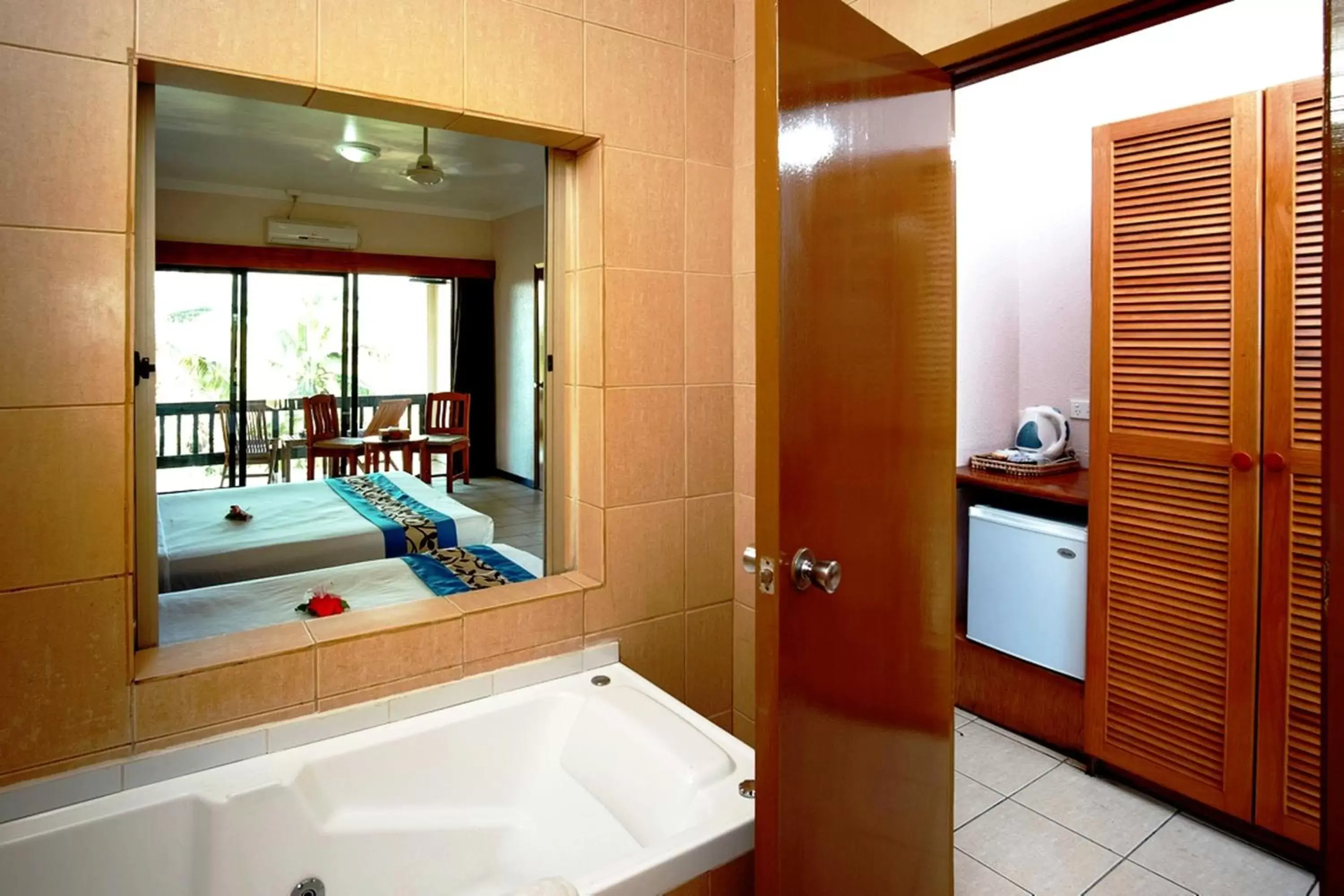 Shower, Bathroom in Anchorage Beach Resort