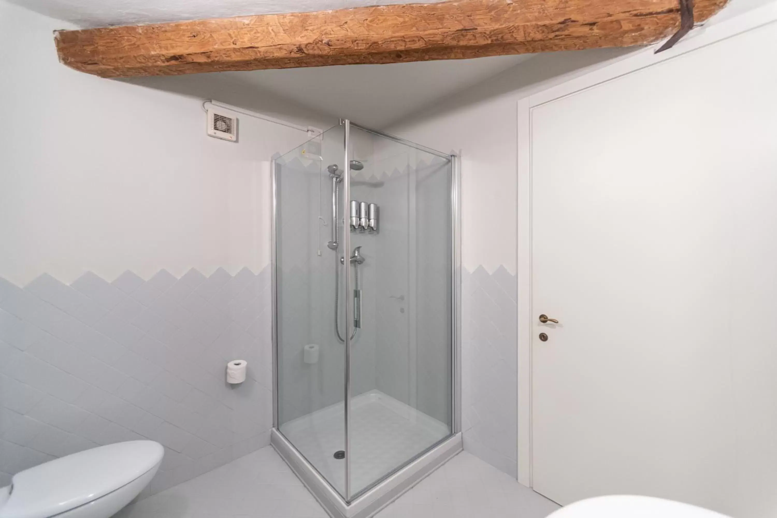 Shower, Bathroom in Villa Clementina - Prosecco Country Hotel